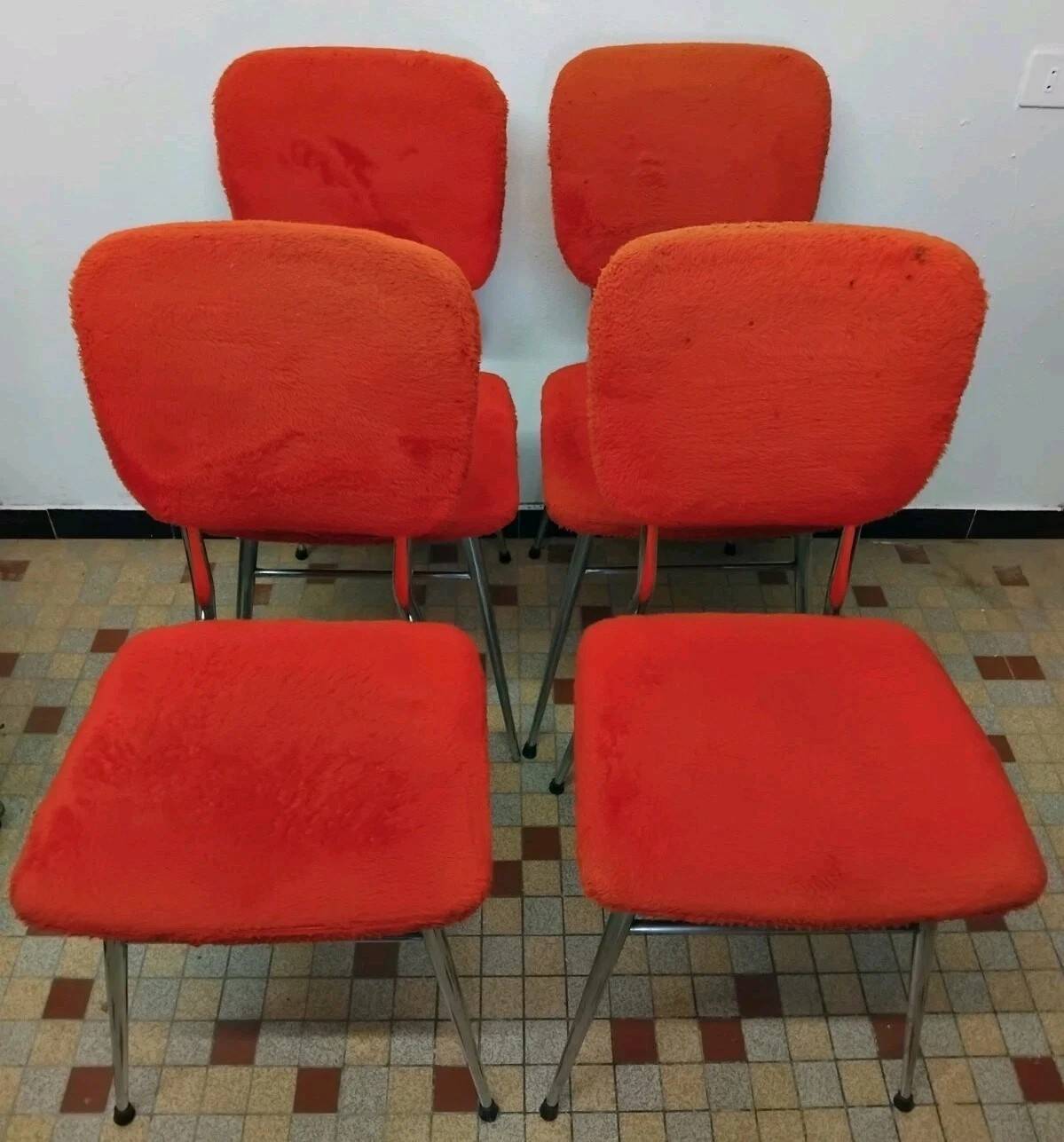 Lot de 4 anciennes chaises en tissus moumoute année 60 vintage