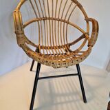 Fauteuil enfant corbeille en rotin et métal noir, années 60