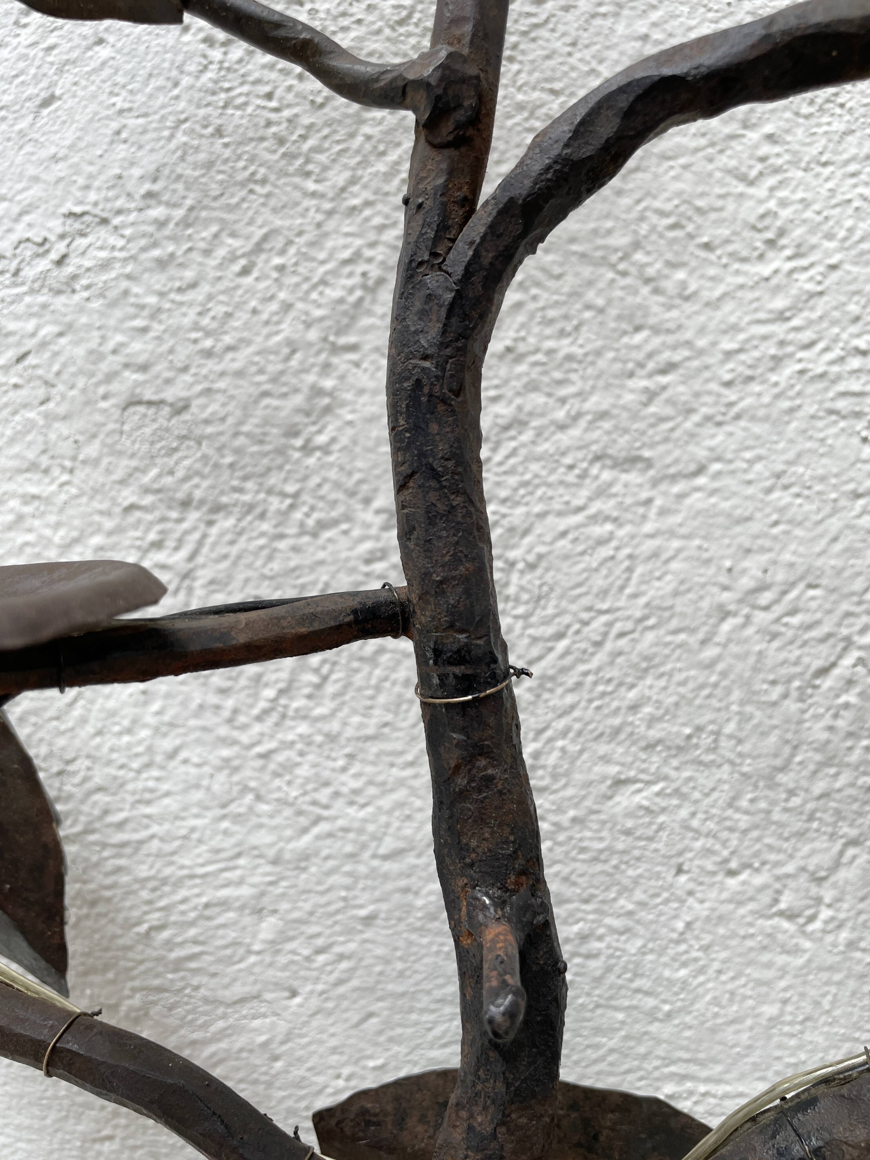 Wall lamp in wrought iron.