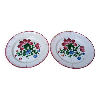 Set of 2 old plates with flower bouquet decoration