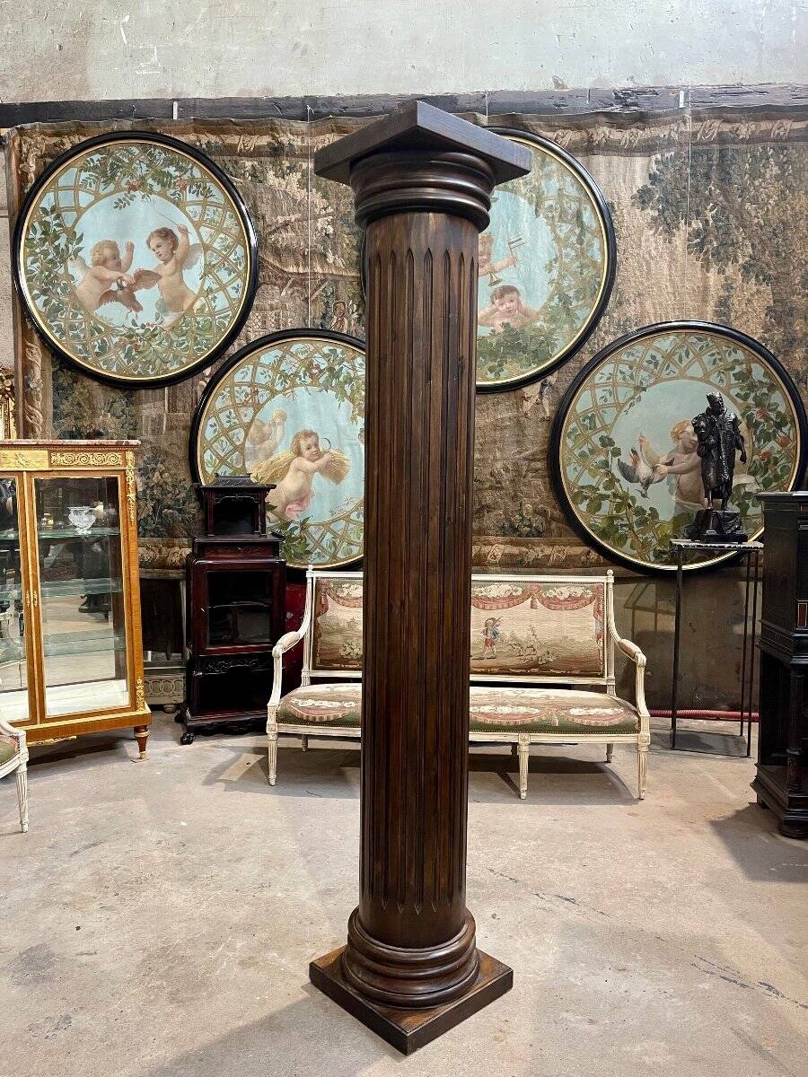 Louis XVI style column in carved wood from the late 19th century, 2.27 metres in height.