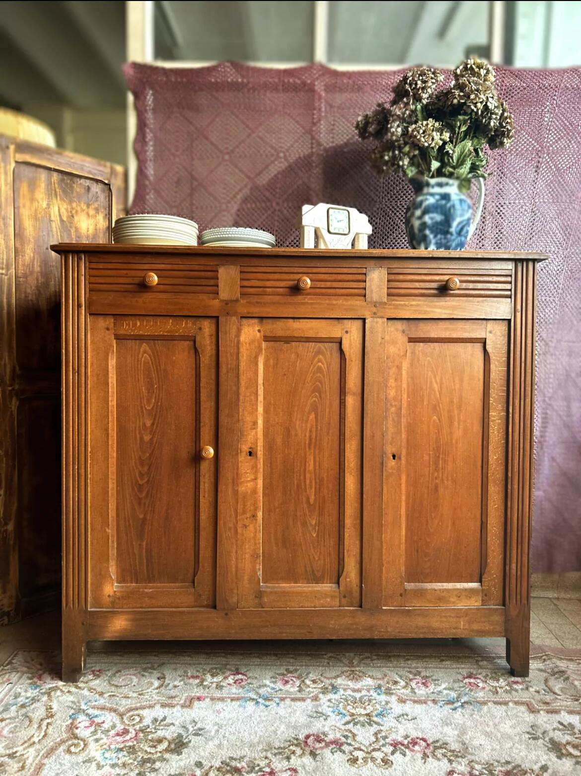 Grand Parisian buffet with 3 doors – solid oak – An elegant and sturdy rarity