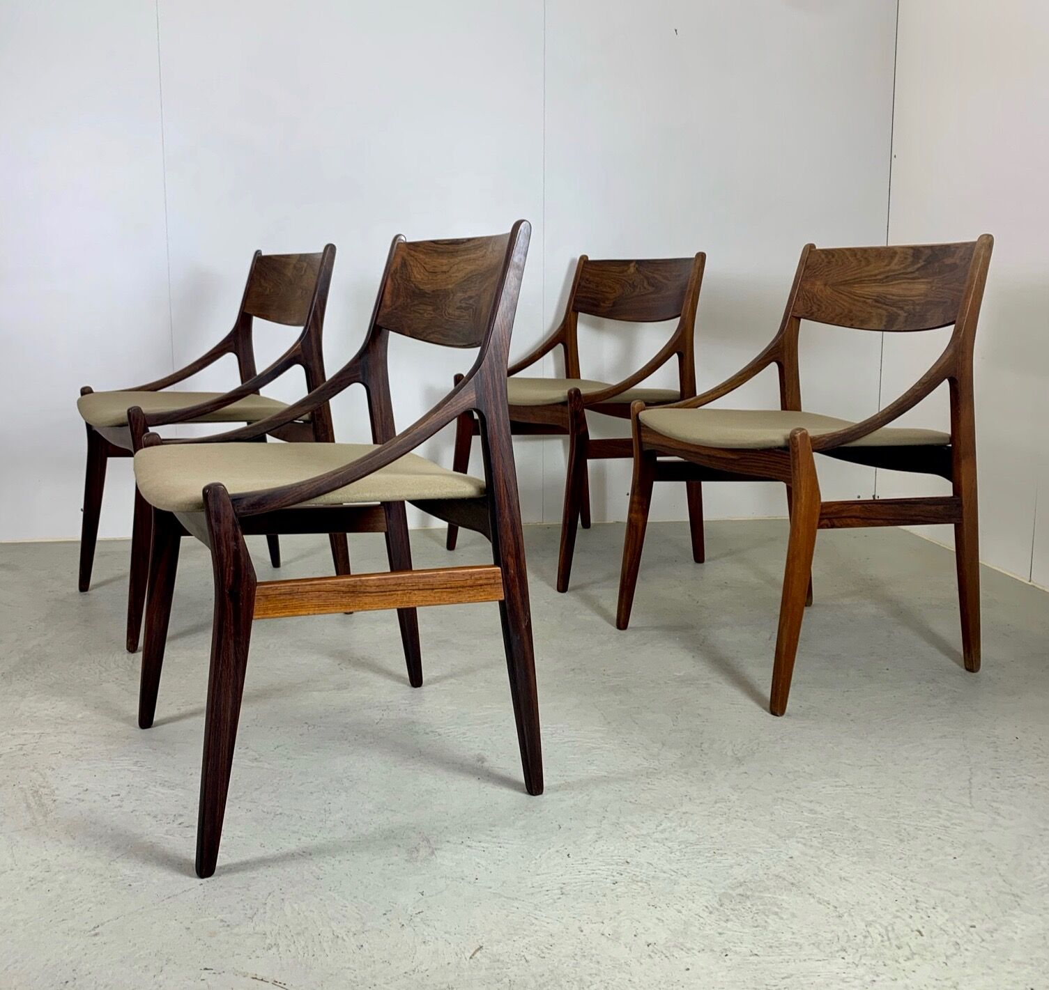 Set table and chairs in palisander