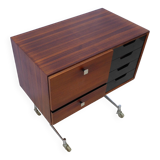 Petite commode à roulettes