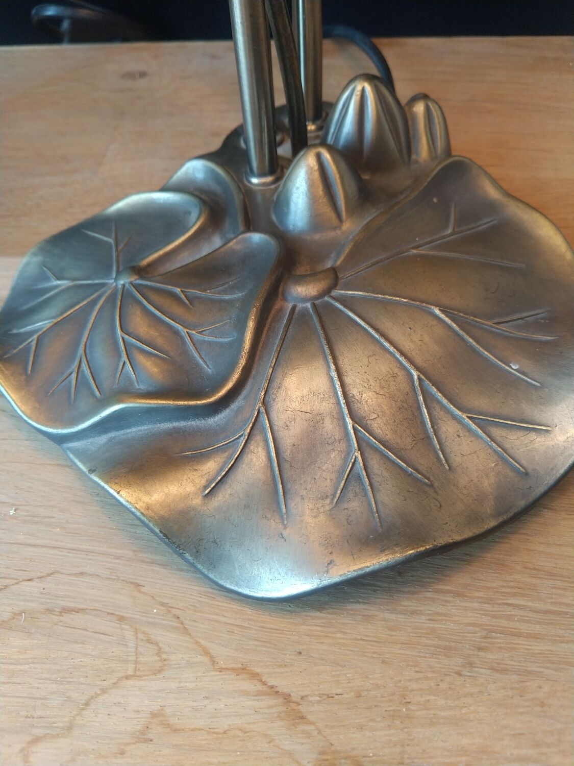 Lampe tulipe  pâte de verre style tyfany pied nénuphars style art nouveau