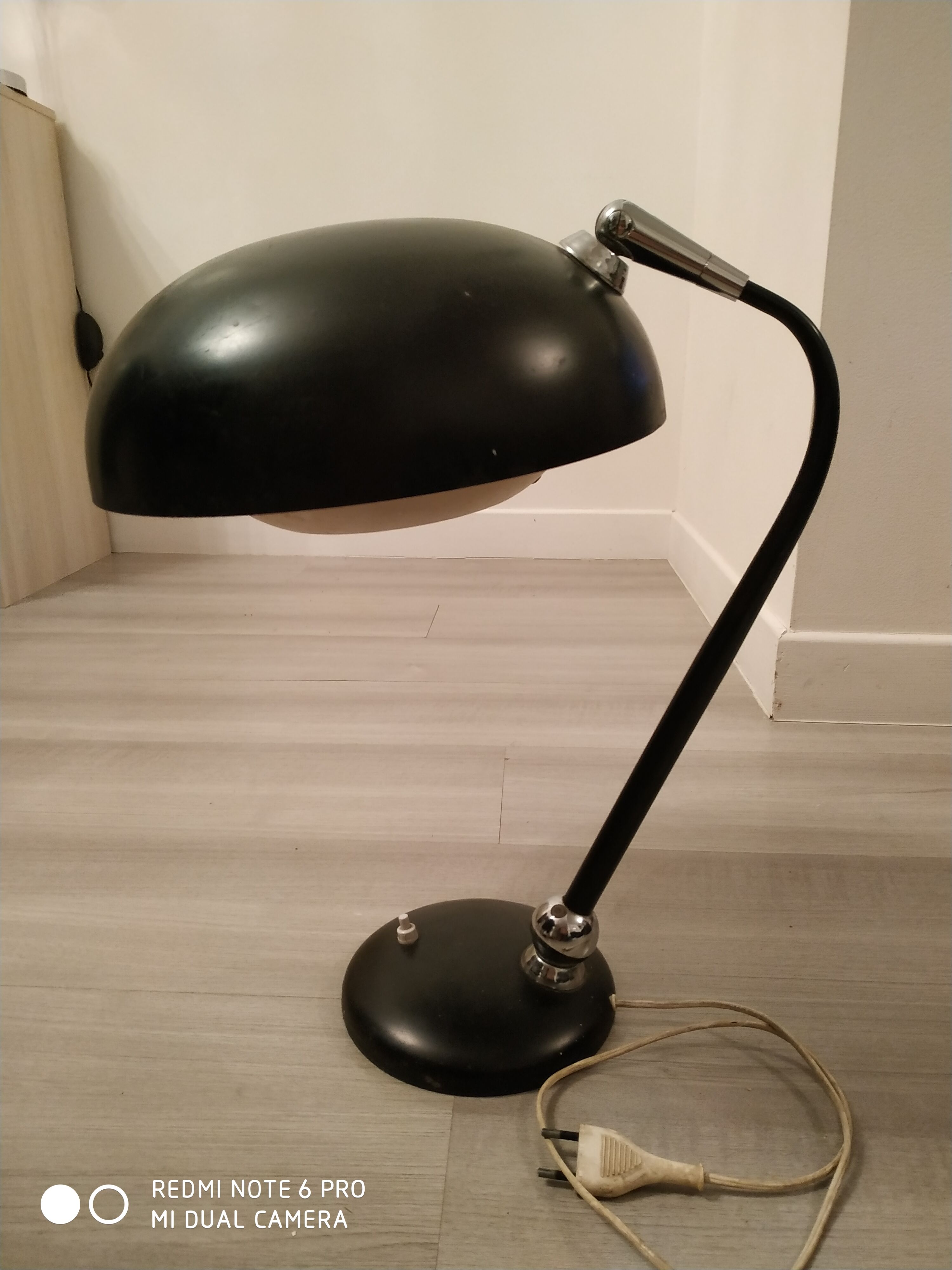 Black metal mushroom dome lamp