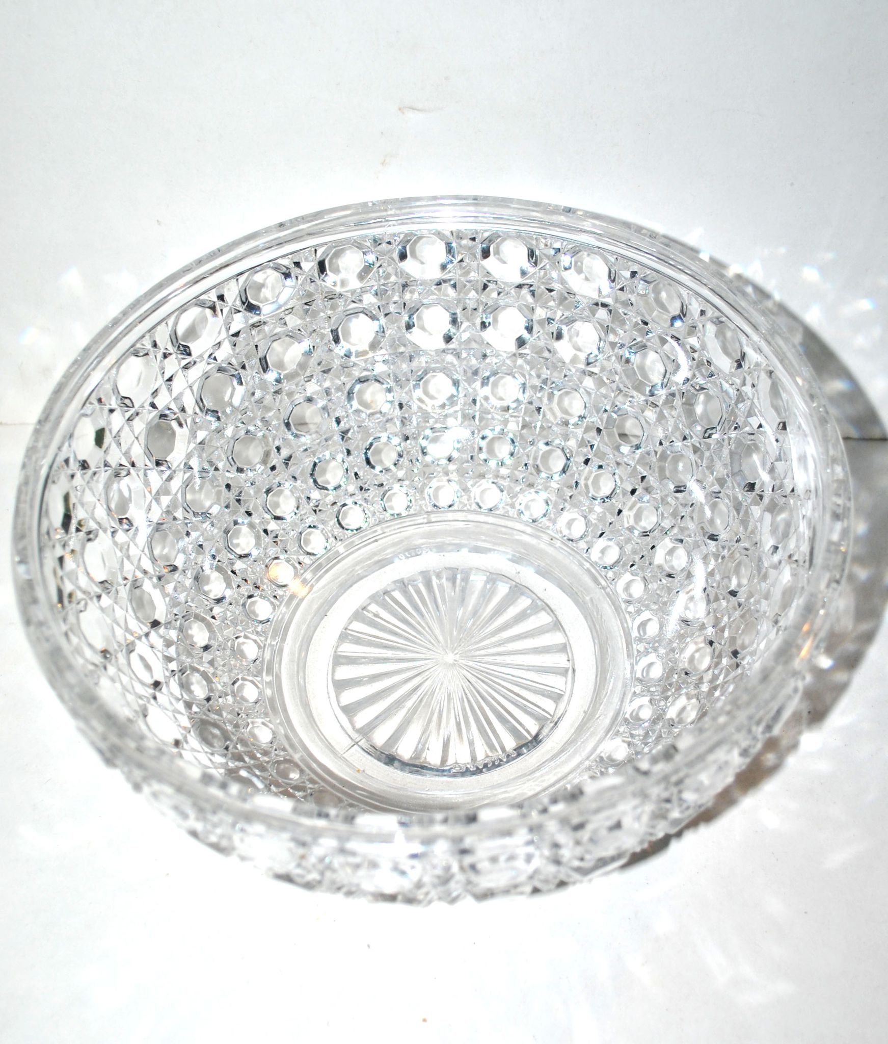 Saladier en cristal moulé signé diamants pierreries Baccarat  23cm