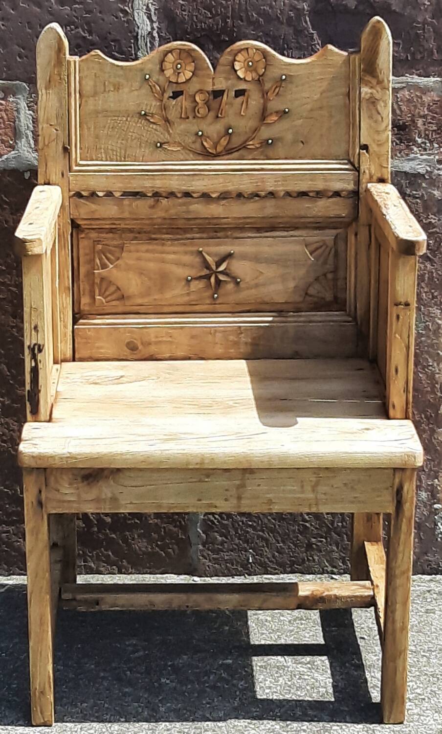 Fauteuil, chayère ou trône en bois, début 19ème siècle.