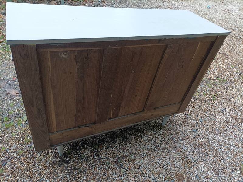 Solid wood buffet unit with glass doors and air-gummed dresser dpc 1223100