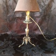 Lampe bougeoir électrifiée, lampe de table bronze tripode pattes de chèvres