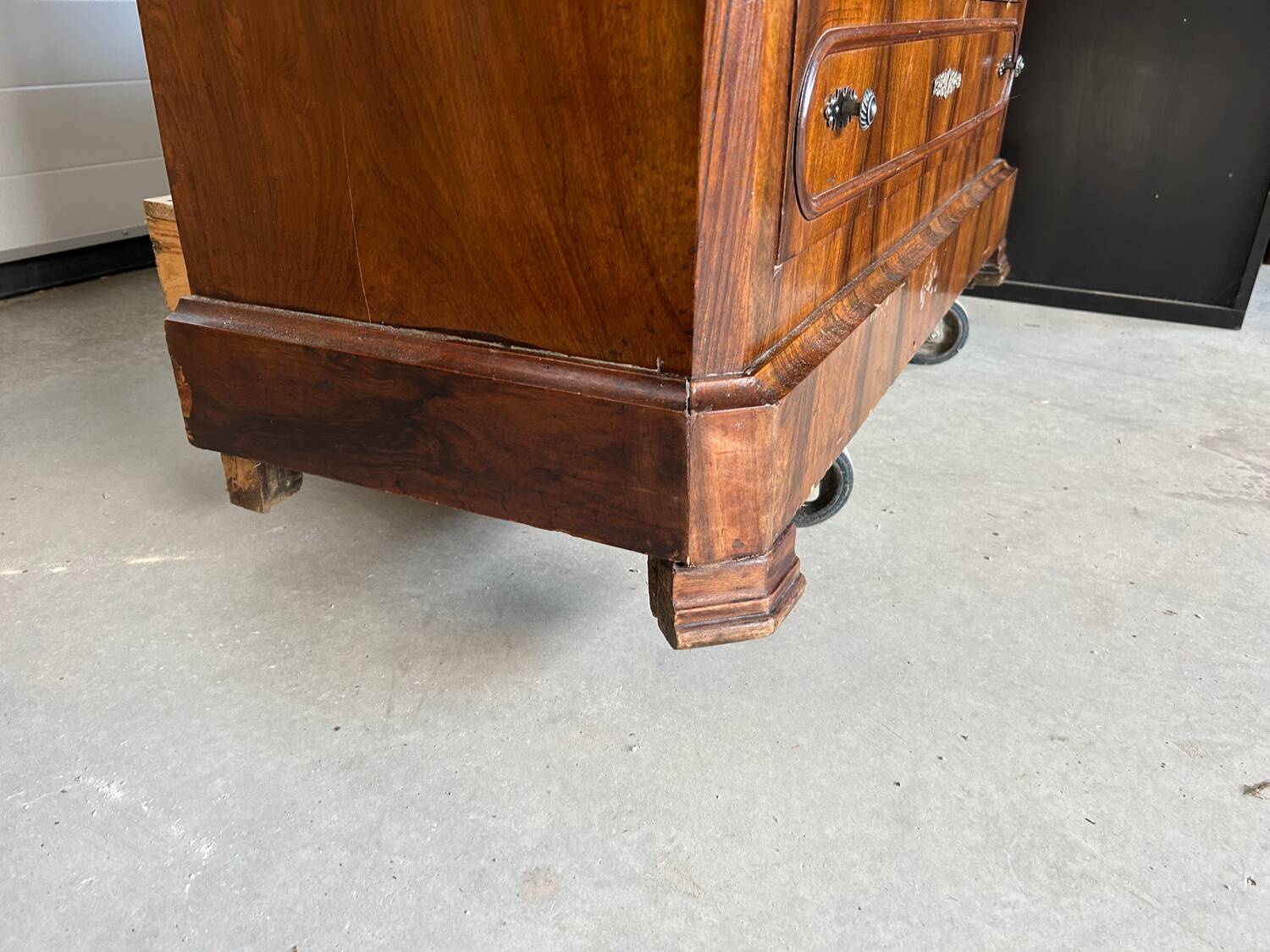 4-drawer chest of drawers
