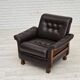 Fauteuil scandinave années 1970, cuir d'ameublement marron, pieds en bois de teck.
