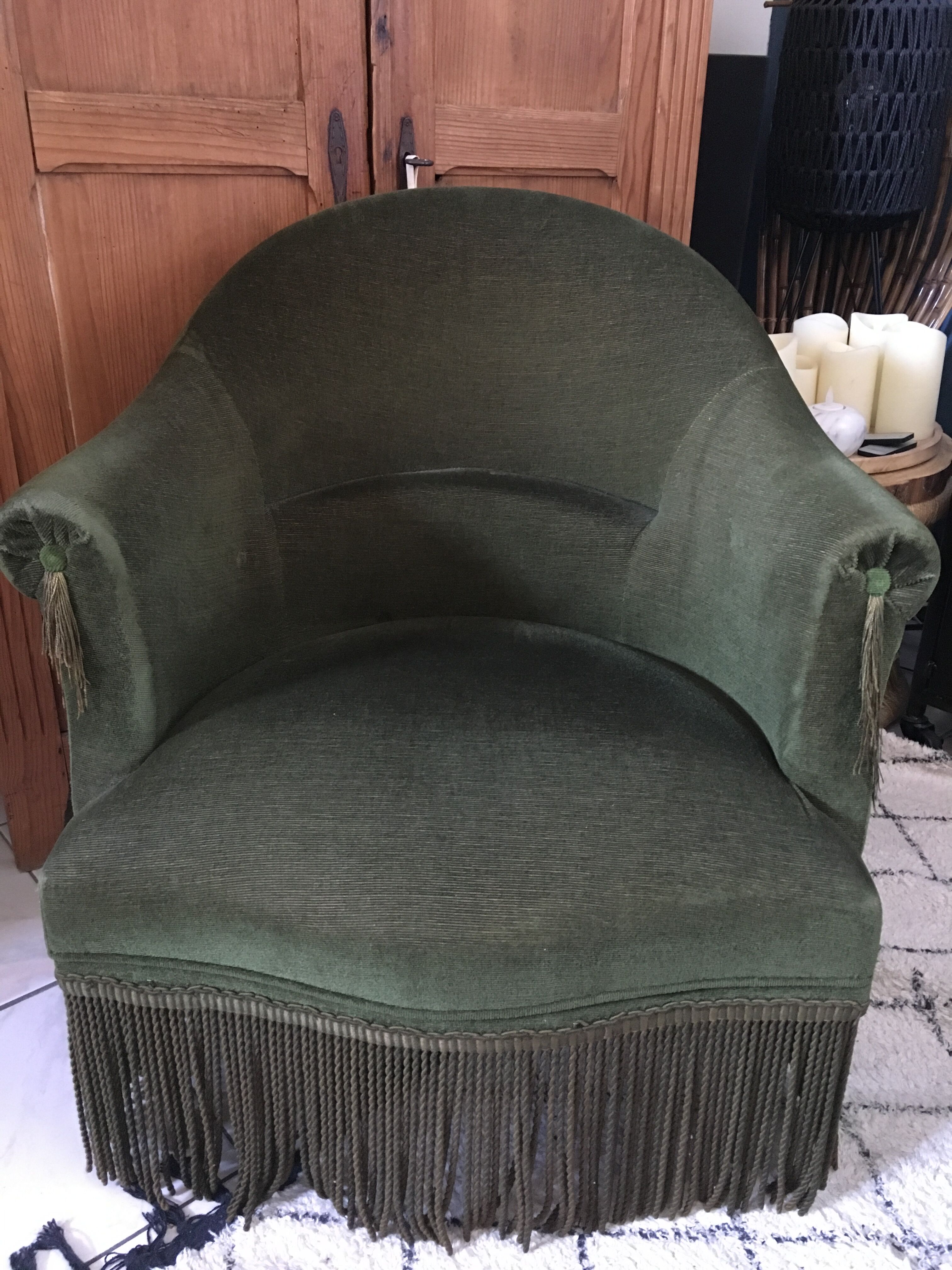 Green toad armchair