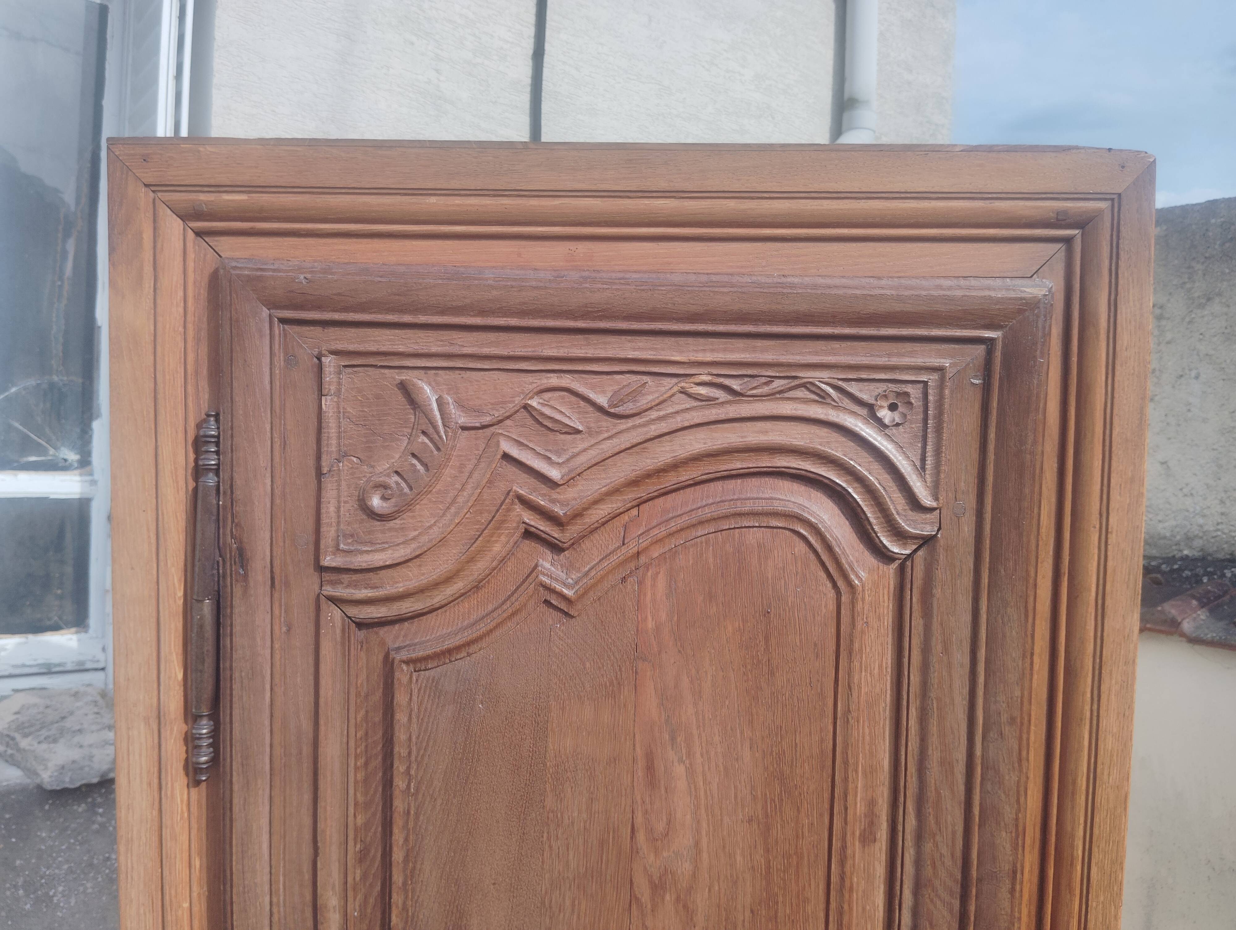 Antique oak bonnetière