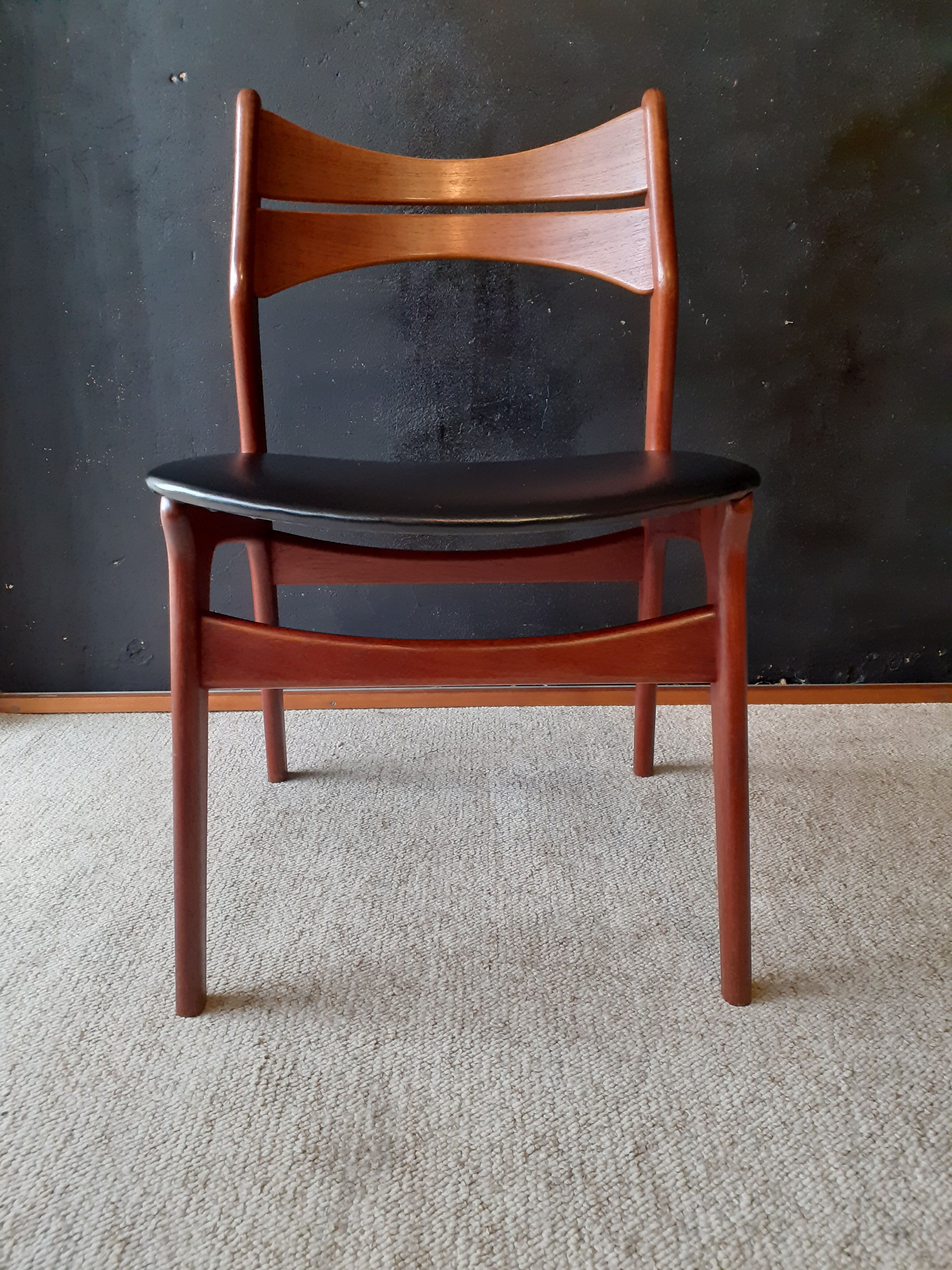4 Danish chairs in solid teak, model 310 , design Erik Buch
