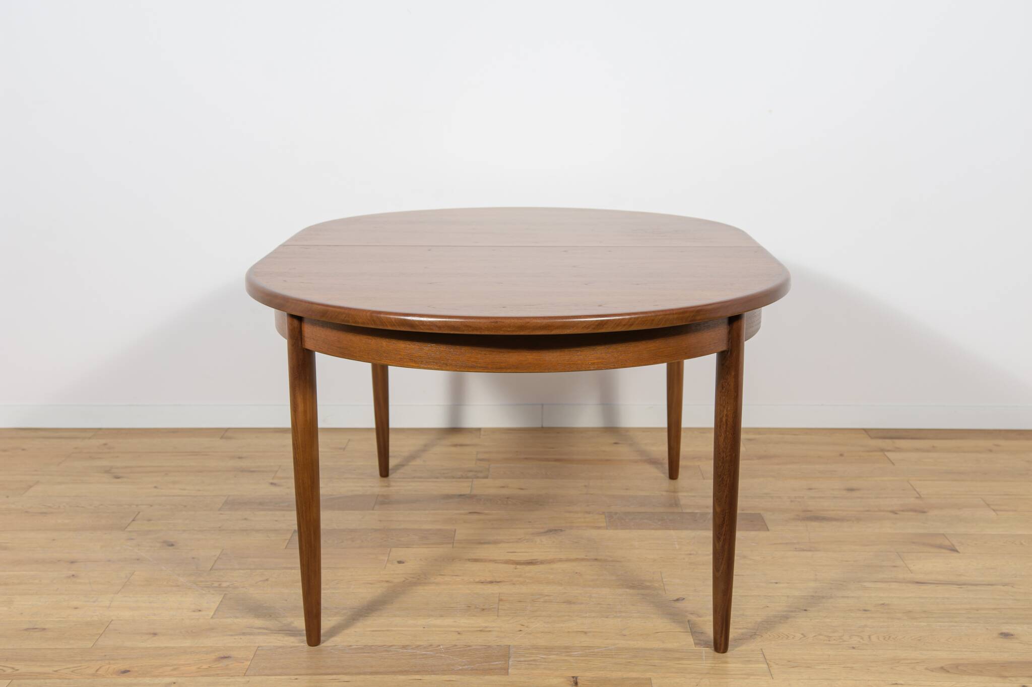 Mid-Century Modern Oval Dining Table in Teak from G-Plan, United Kngdom.