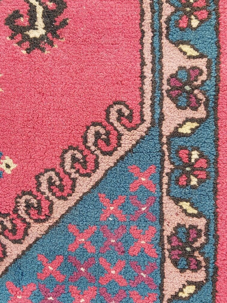 Tunisia hand-woven wool carpet