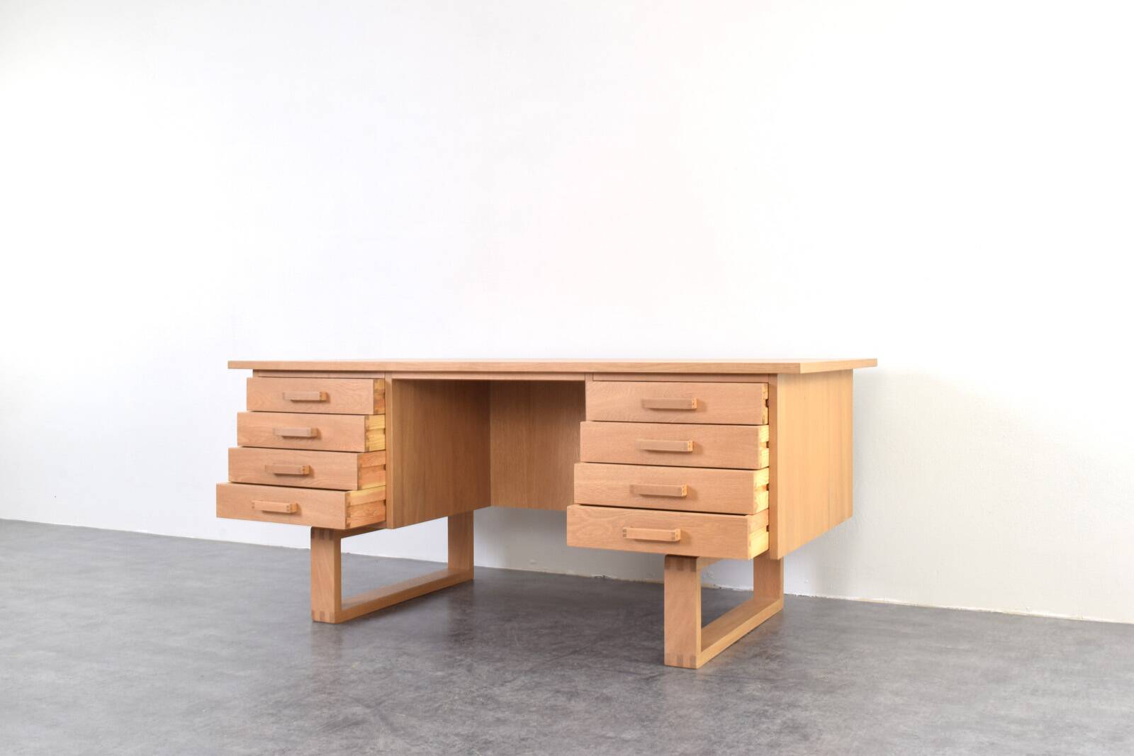 Mid-Century Oak Freestanding Desk by Torben Valeur & Henning Jensen for Dyr