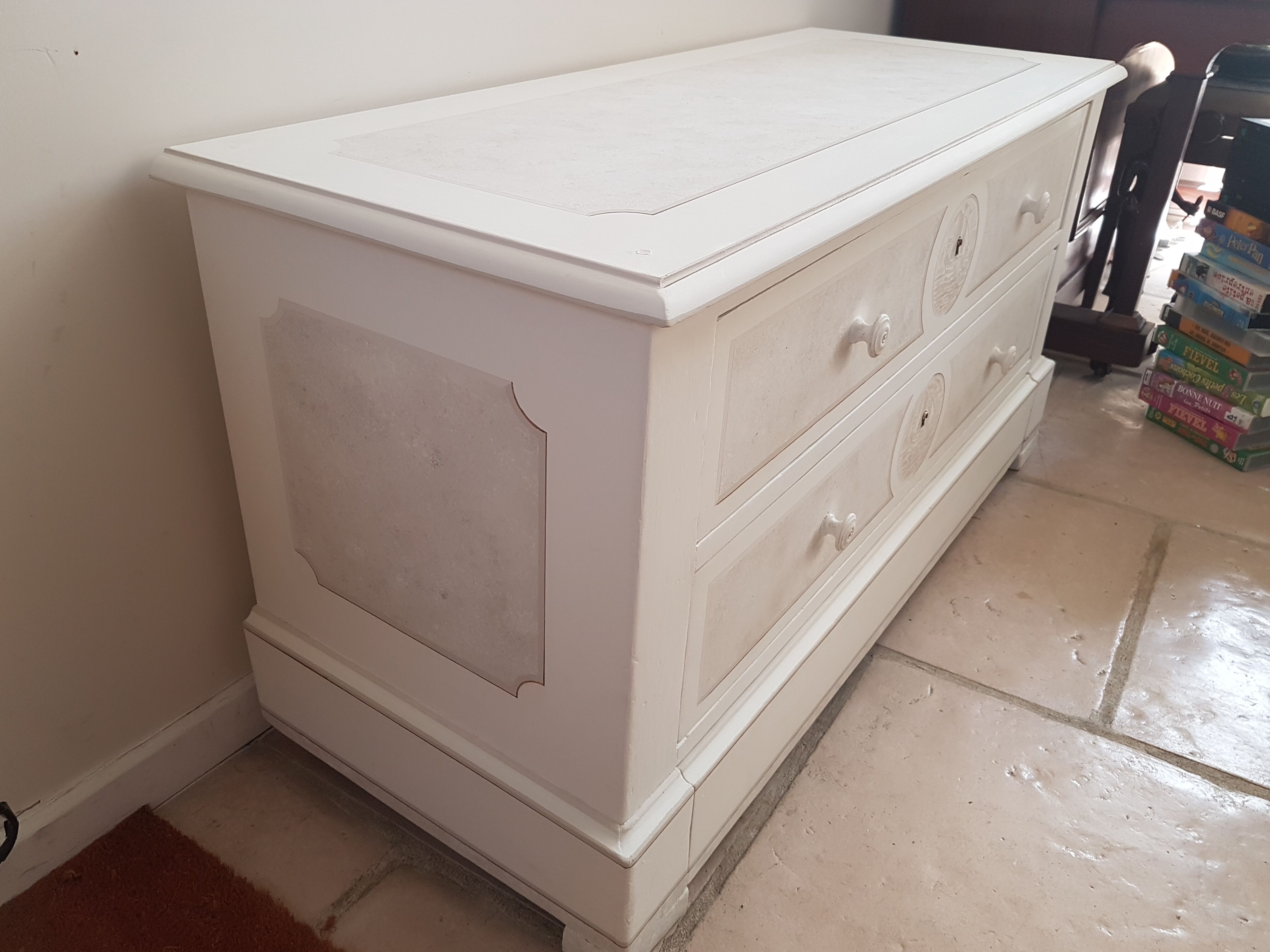 Commode patinée