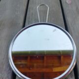Round mirror with feet