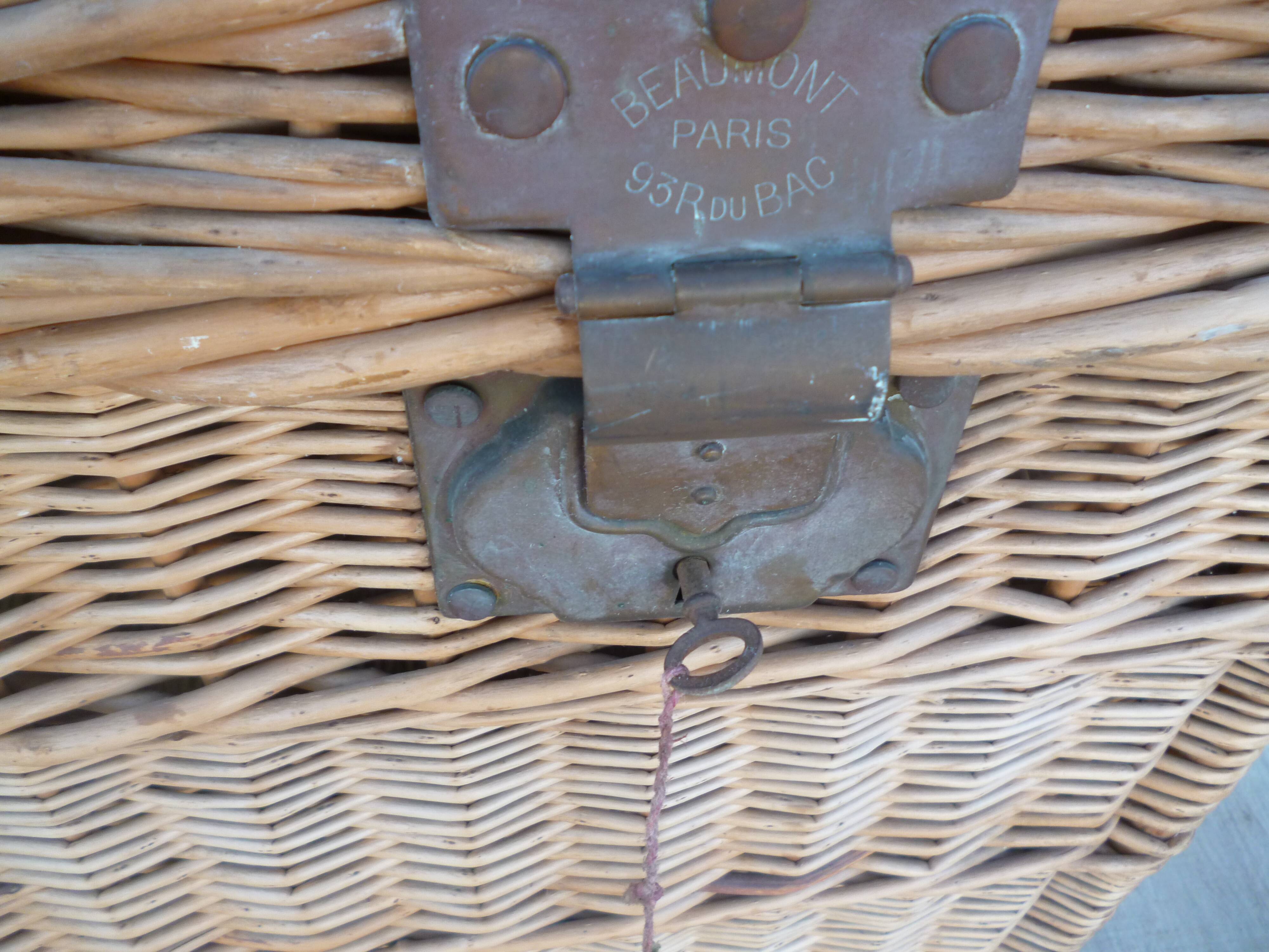 Handle trunk with keys by Beaumont Paris