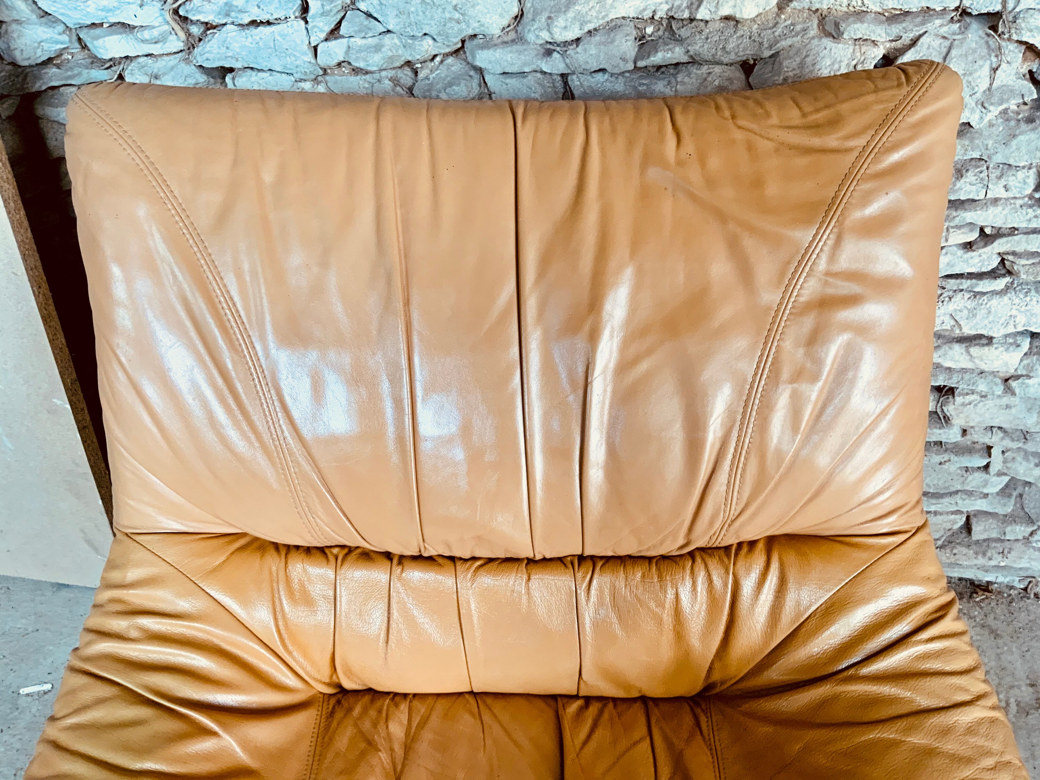 Leather and wood lounge of the Maison Regain 1950s/60s