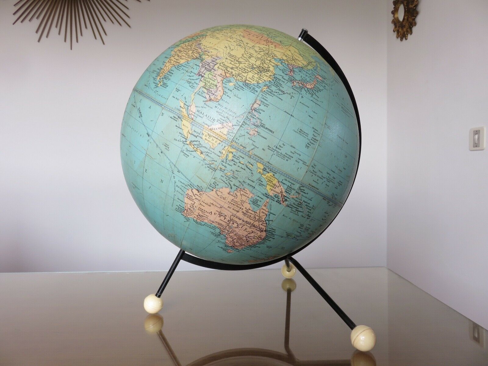 Terrestrial globe Taride 42 centimeters year 1965