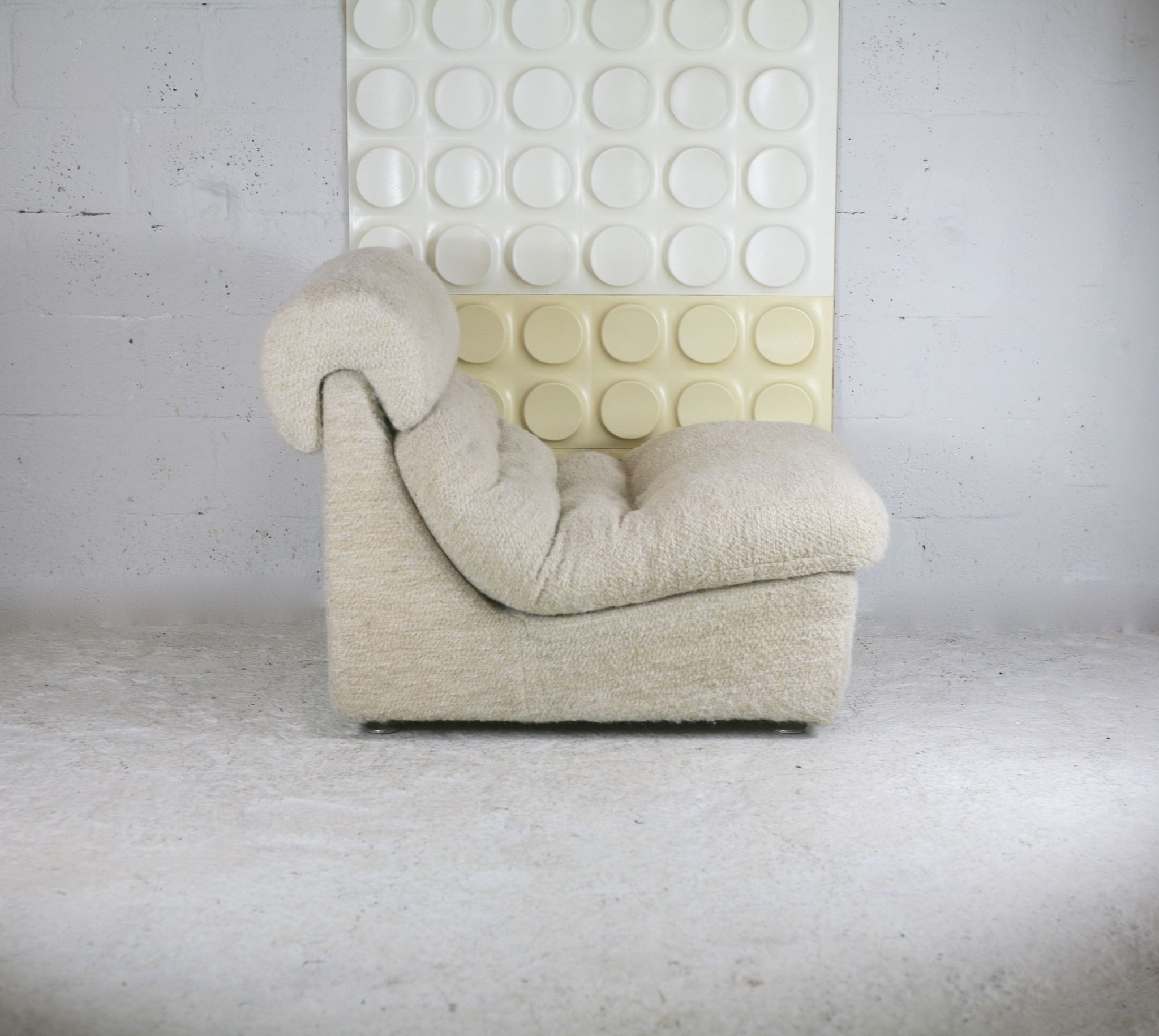 Chair "Space Age" in unbleached wool, France, circa 1970
