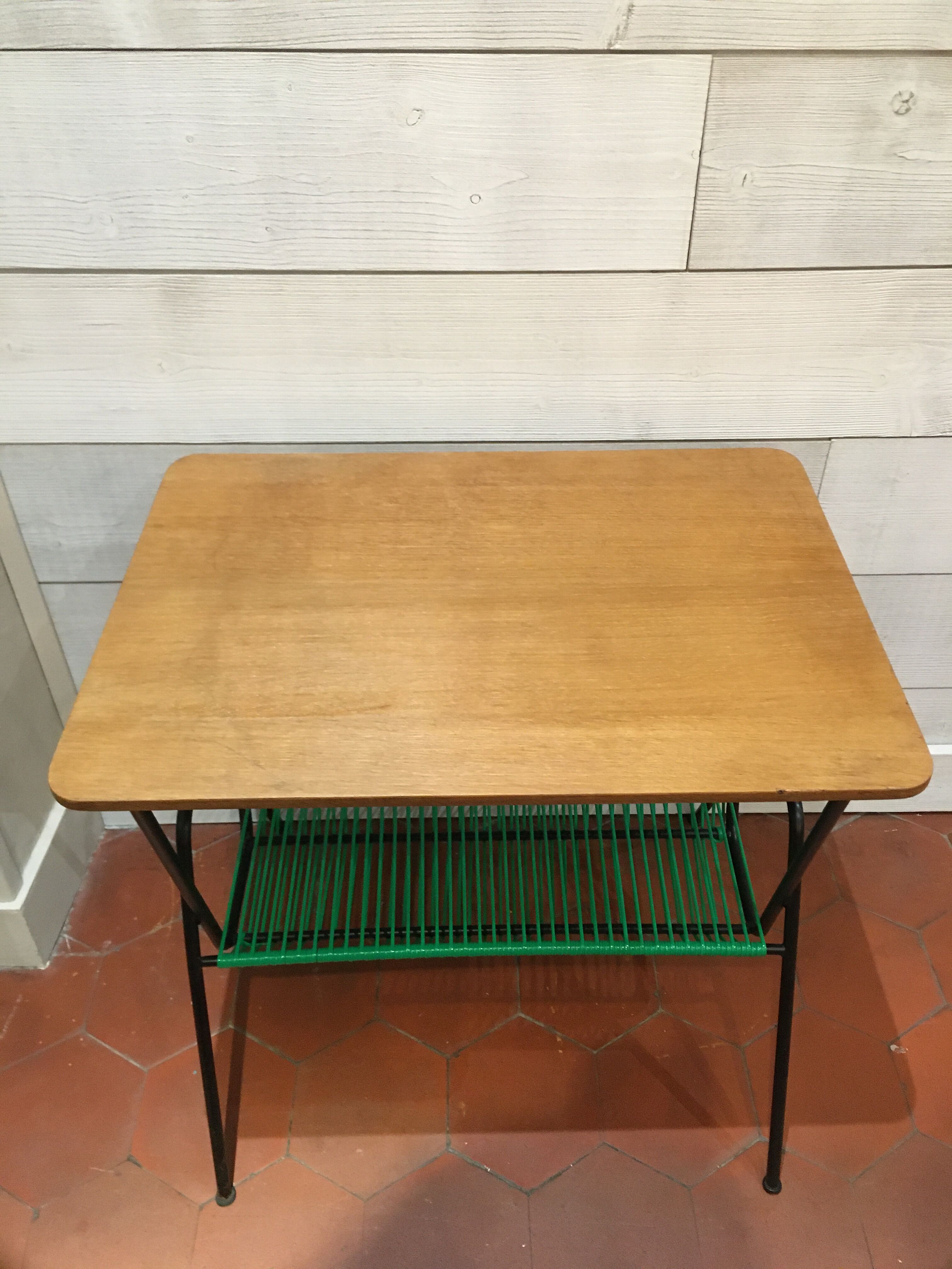 Scoubidou vinyl holder table