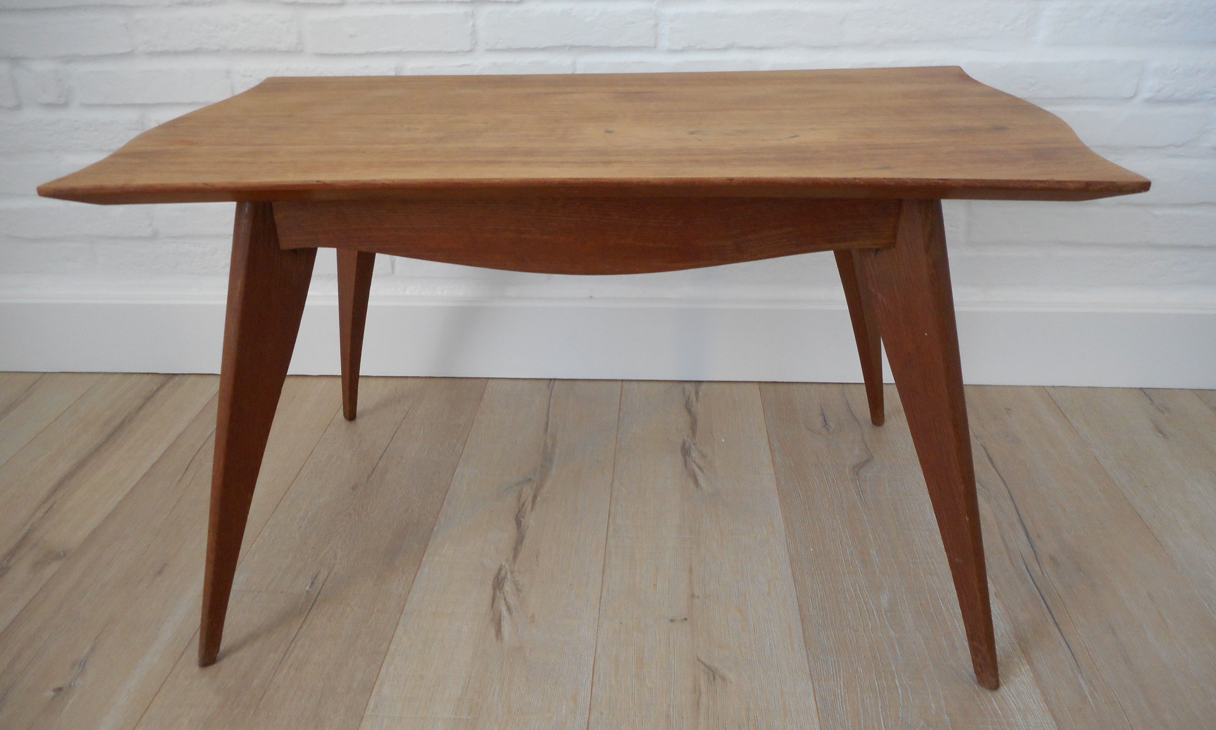 Coffee table with compass feet