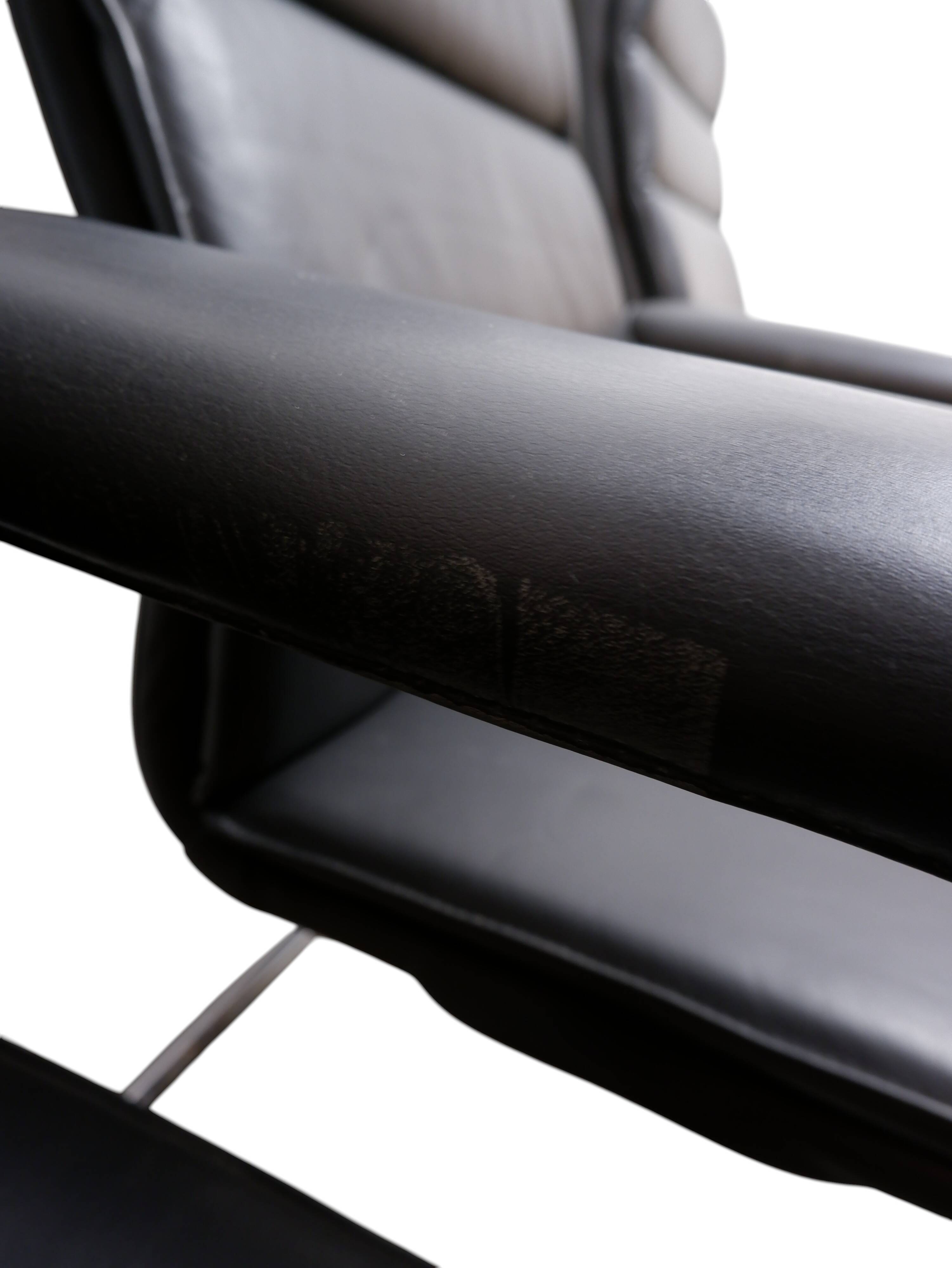 Set of 6 Black leather Thonet chairs