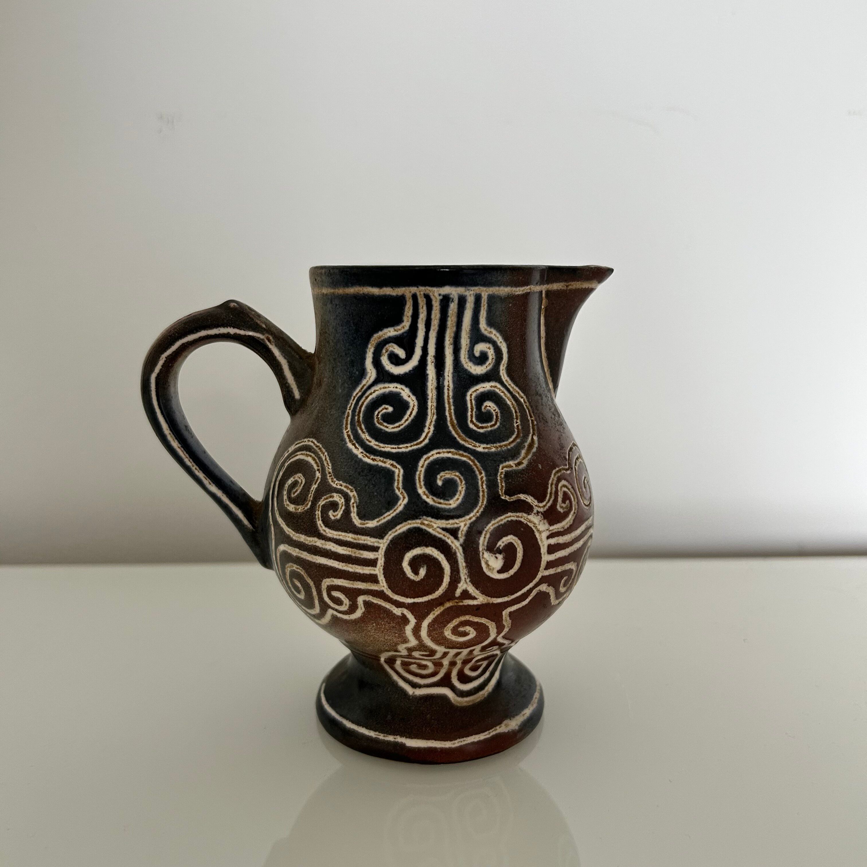 Breton pitcher signed Roscoff