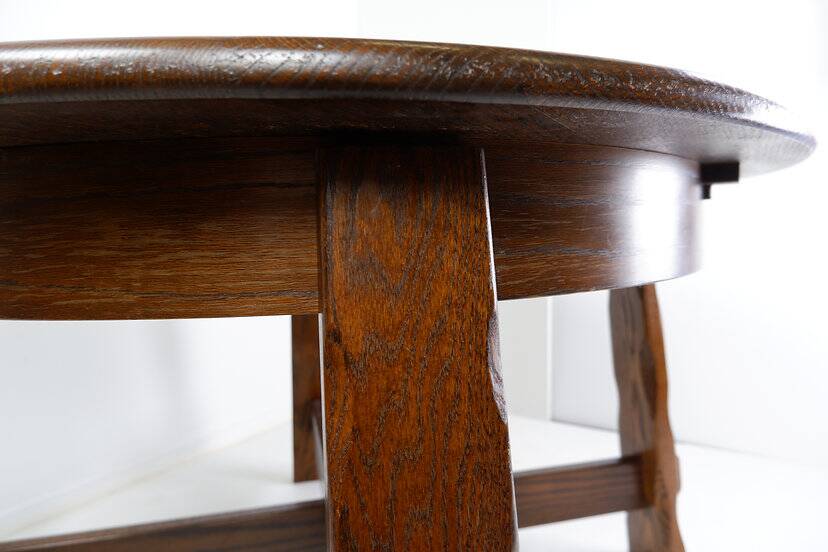 Table de salle à manger ronde à rallonge en chêne massif Brutalist 1950s Mid-20th Century