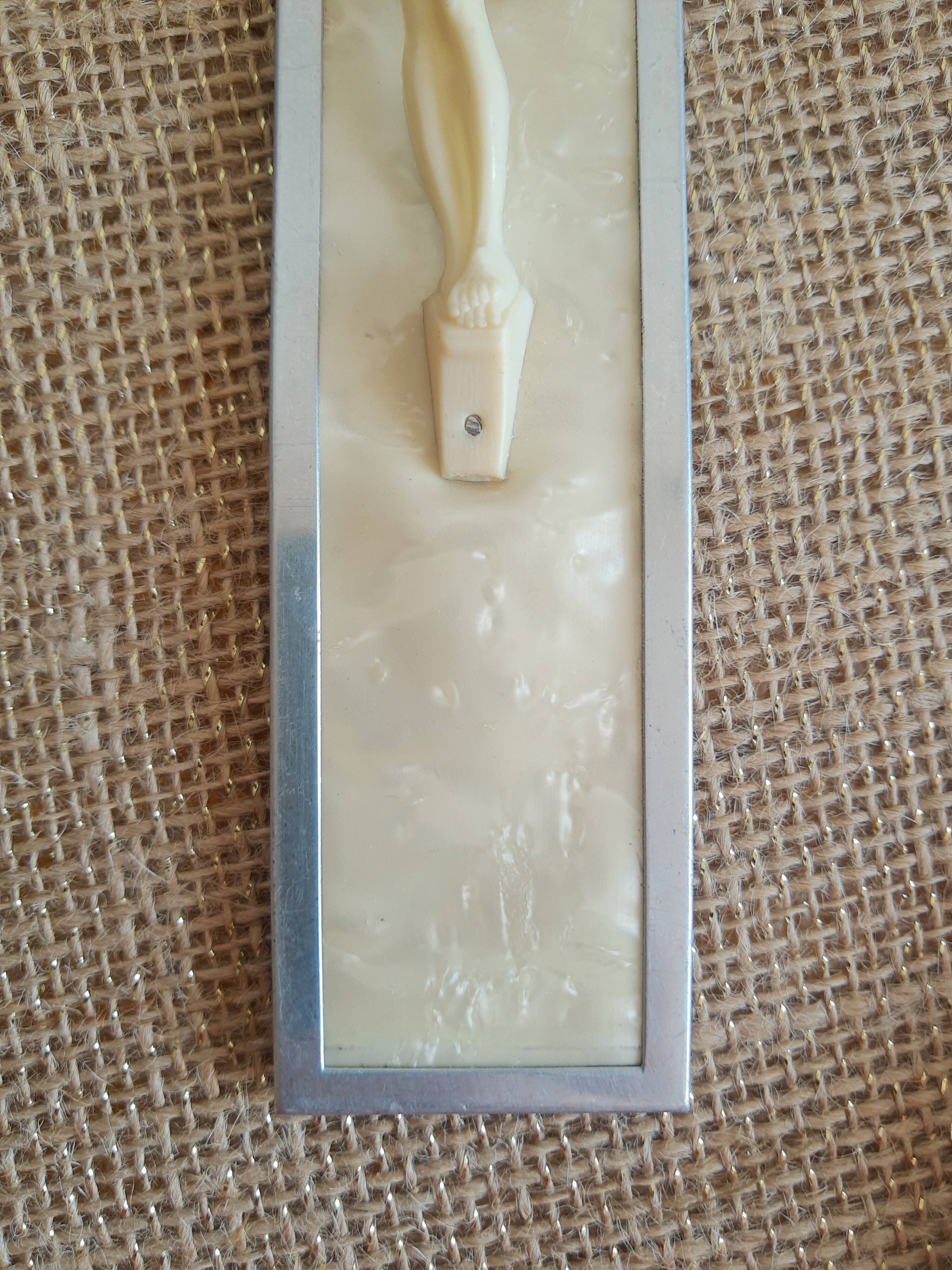 Crucifix en aluminium vintage