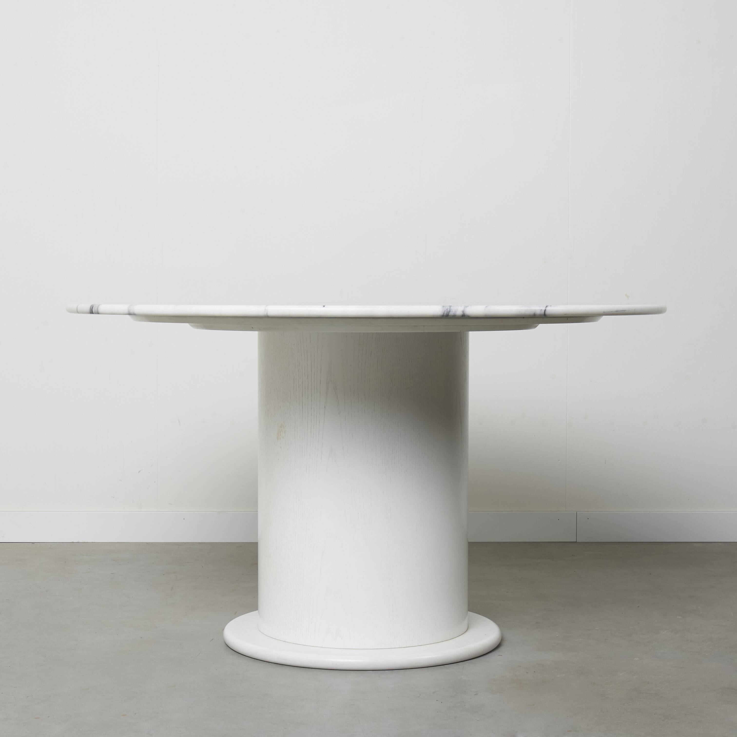 Table à manger ronde en marbre de Carrare, années 1970