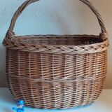 Vintage wicker oval basket