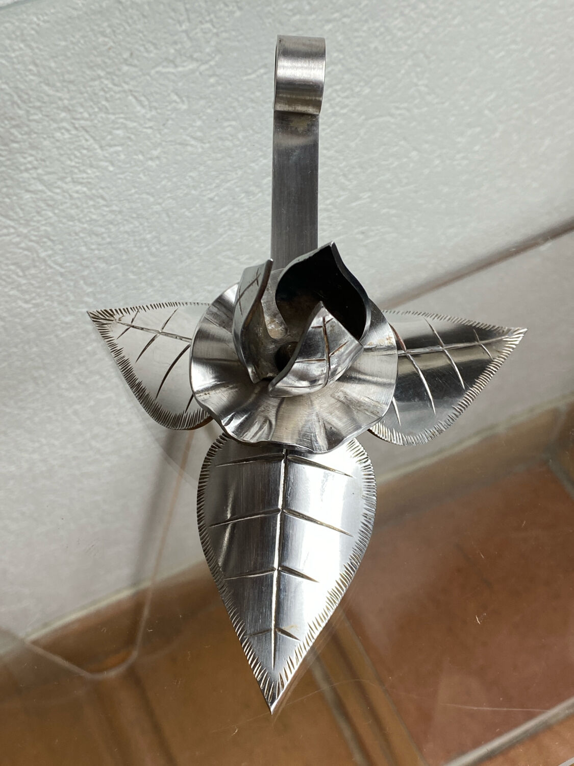 Silver-plated metal flower candle holder