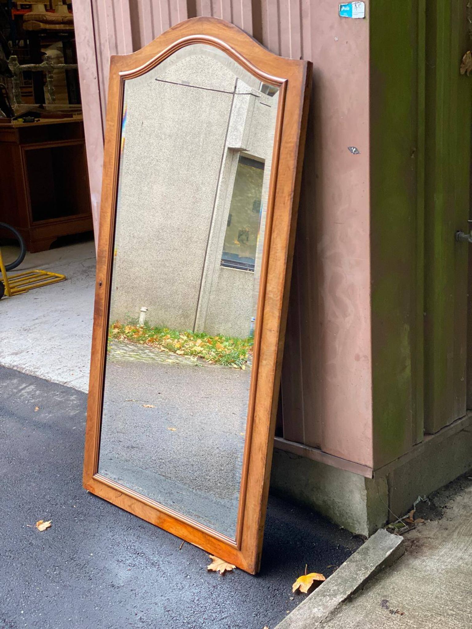 Louis XV beveled mirror in concave burr walnut 85x165cm