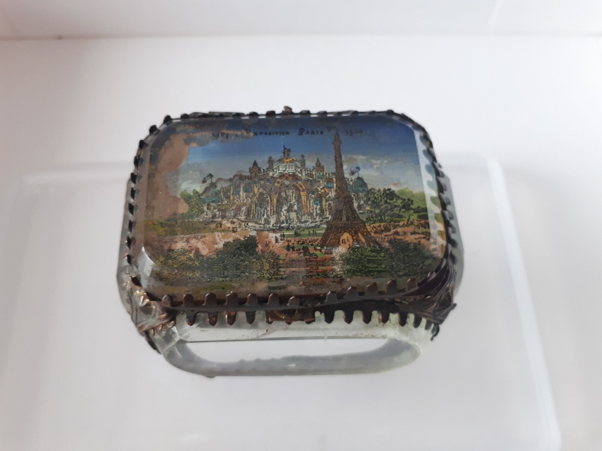 Souvenir box of the Universal Exhibition Paris 1900 (Eiffel Tower)