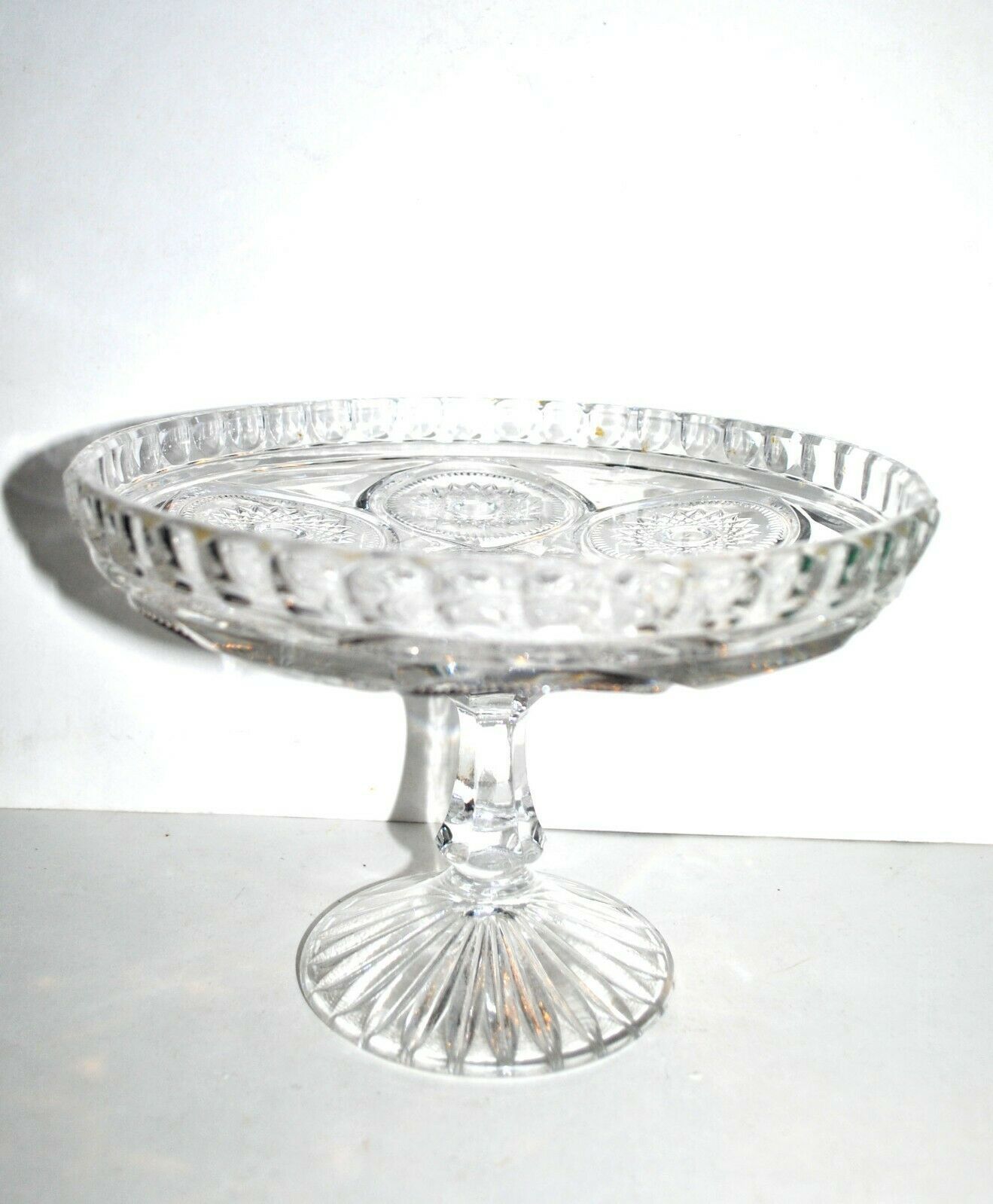 Standing cut compotier pie in molded crystal with inset stars