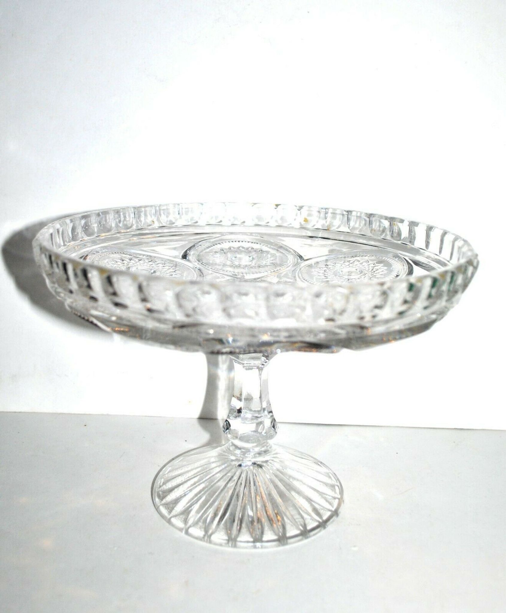Coupe sur pied tarte compotier en cristal moulé à étoiles en médaillon