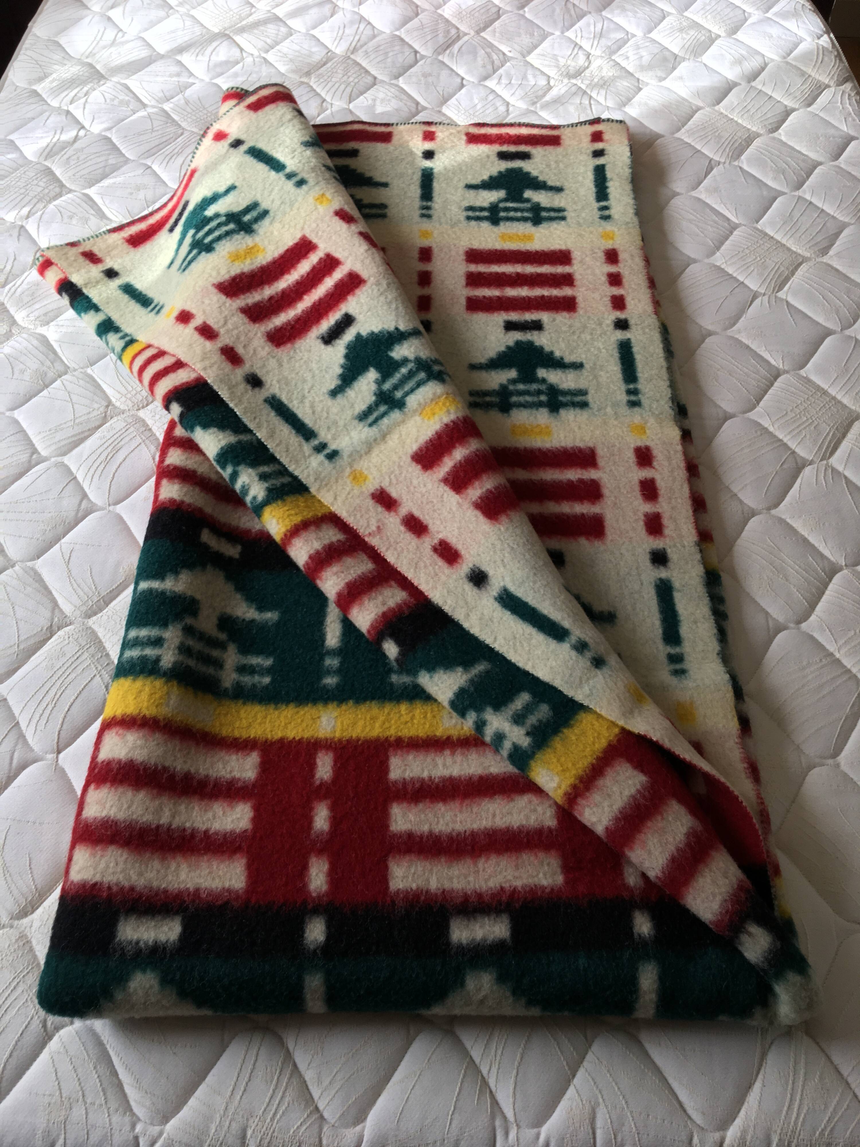 Wool blanket 230 X 250 with geometric patterns and 70's trees.