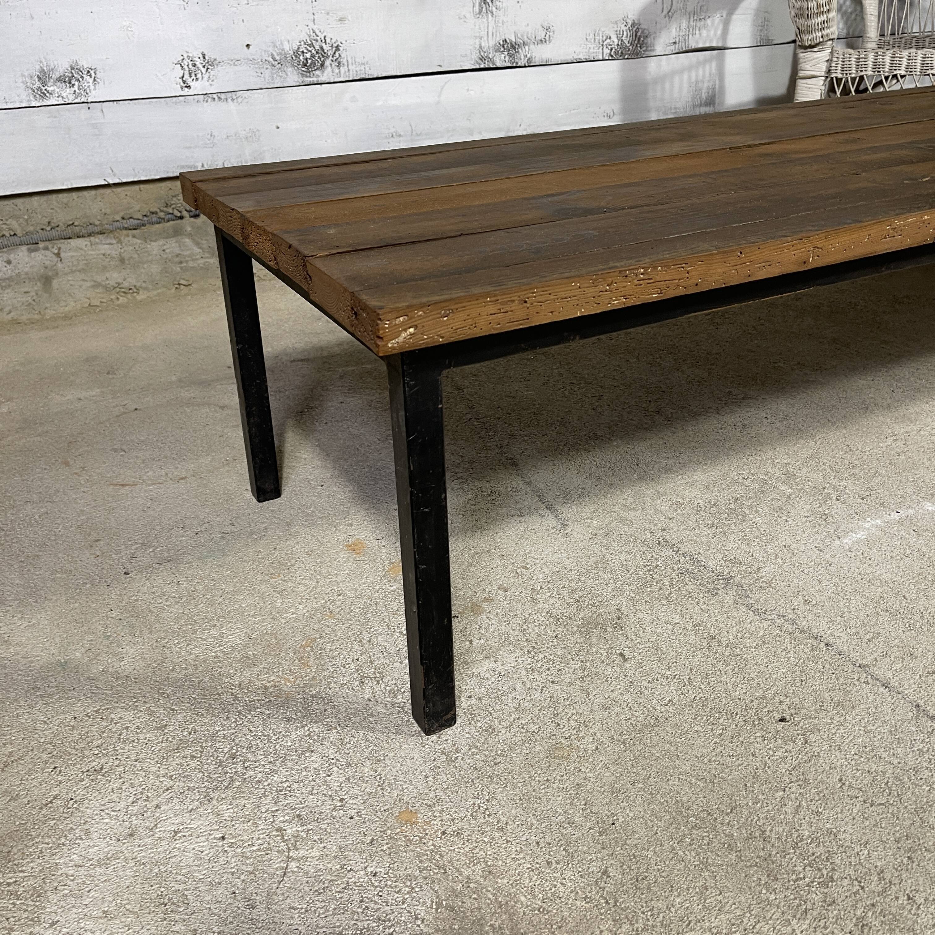 Coffee table in steel and wood
