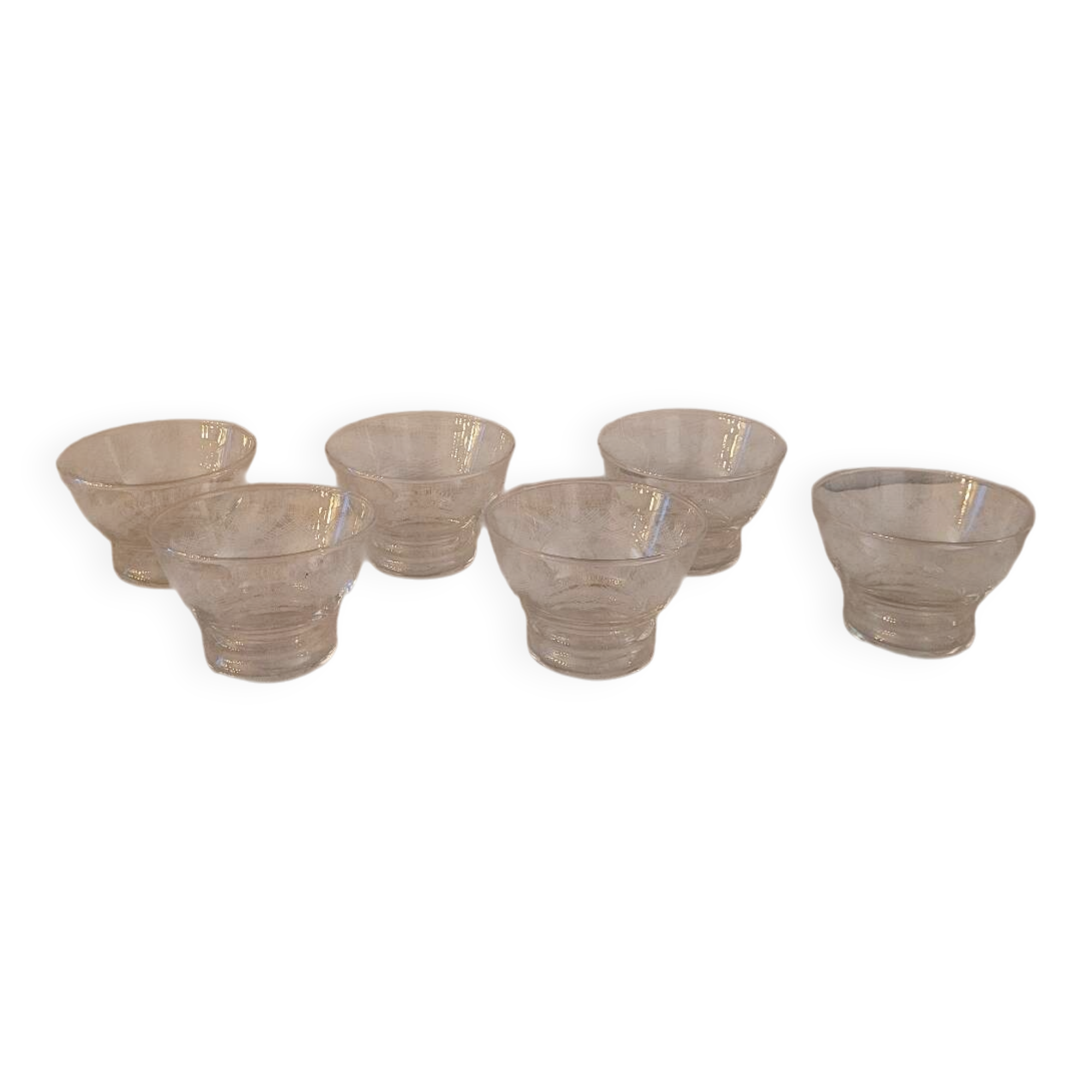 Set of 6 fine engraved glass cups from the 60s.
