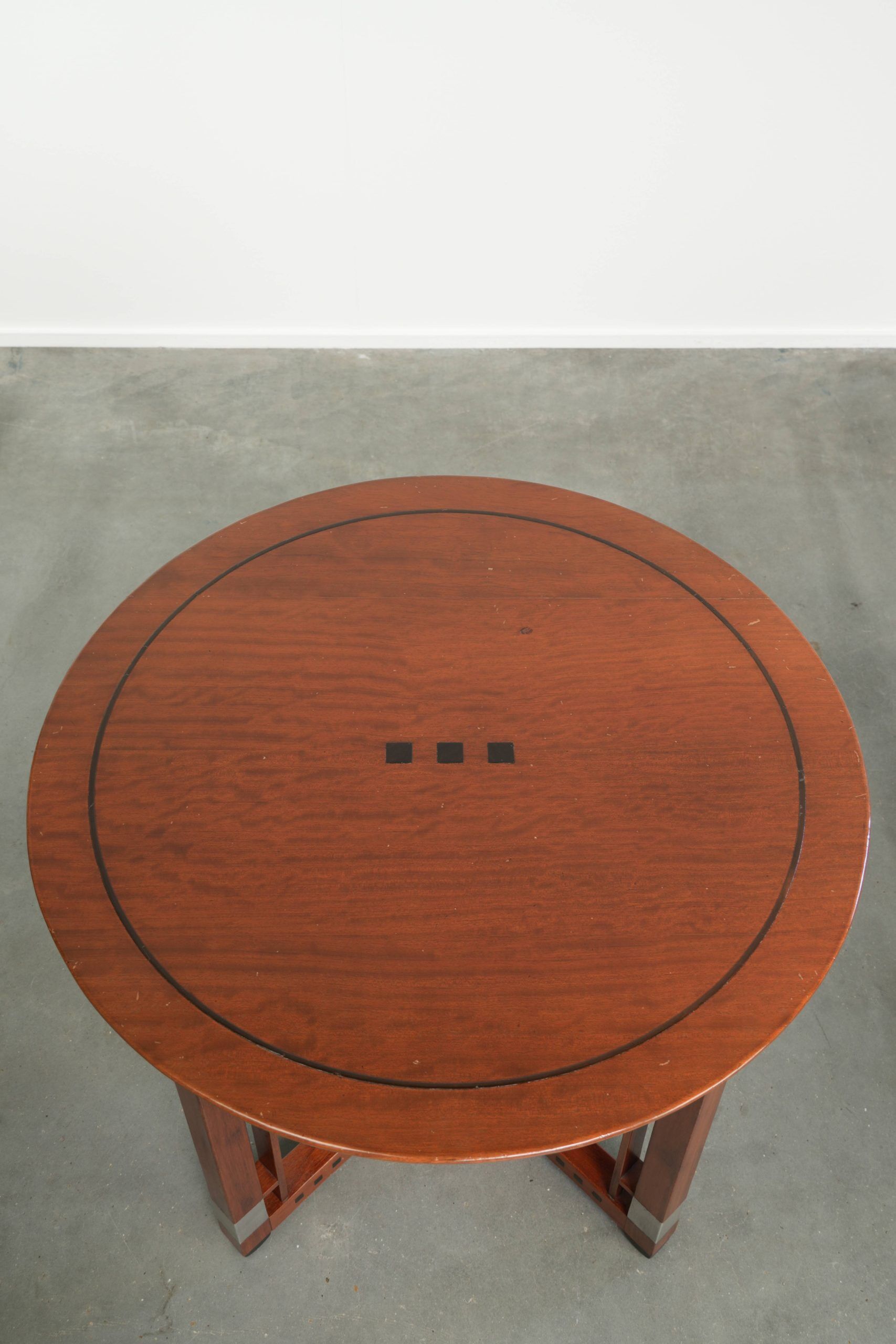 Table d'appoint/café ronde au design Art Déco