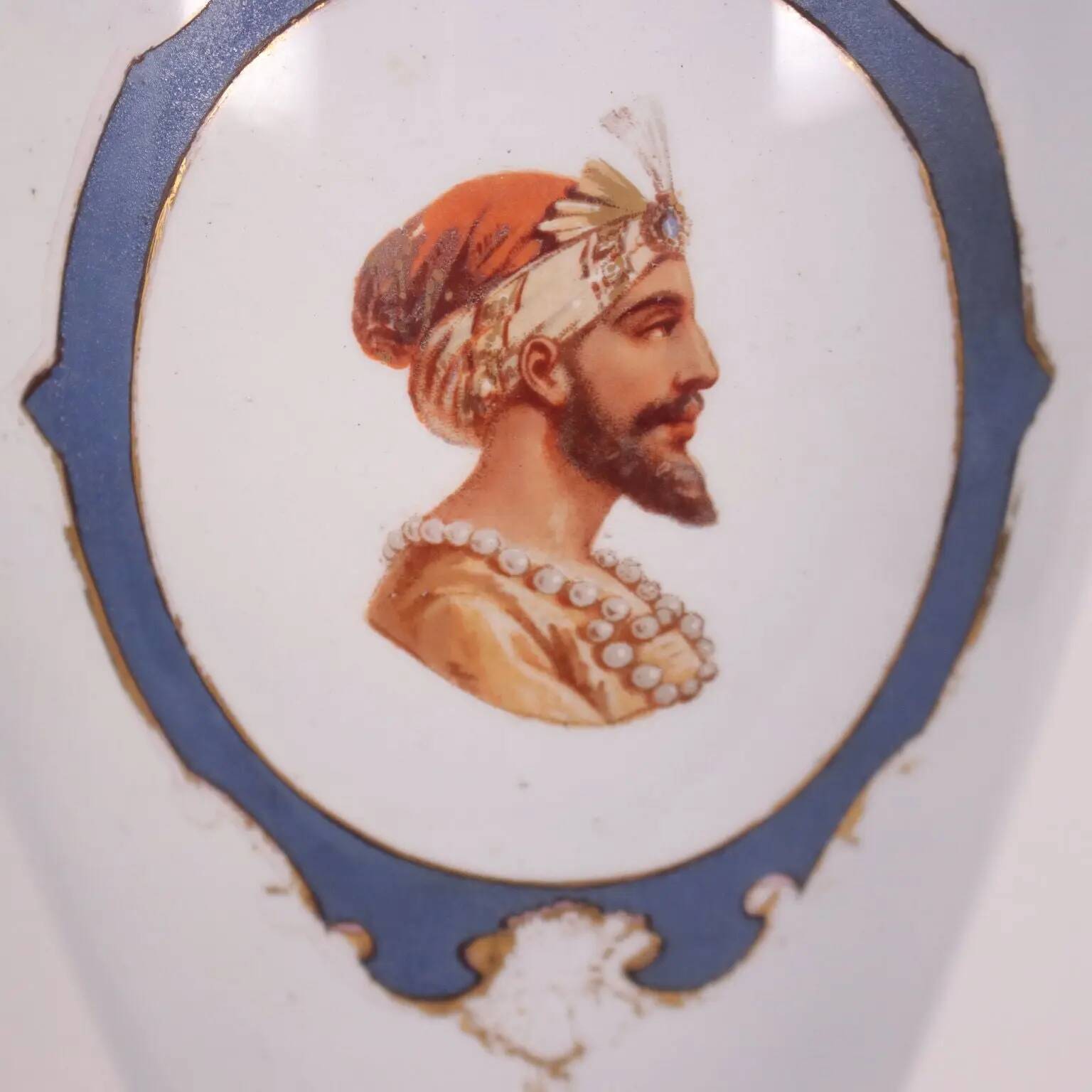 Paire de vases en céramique, Europe XIXe siècle