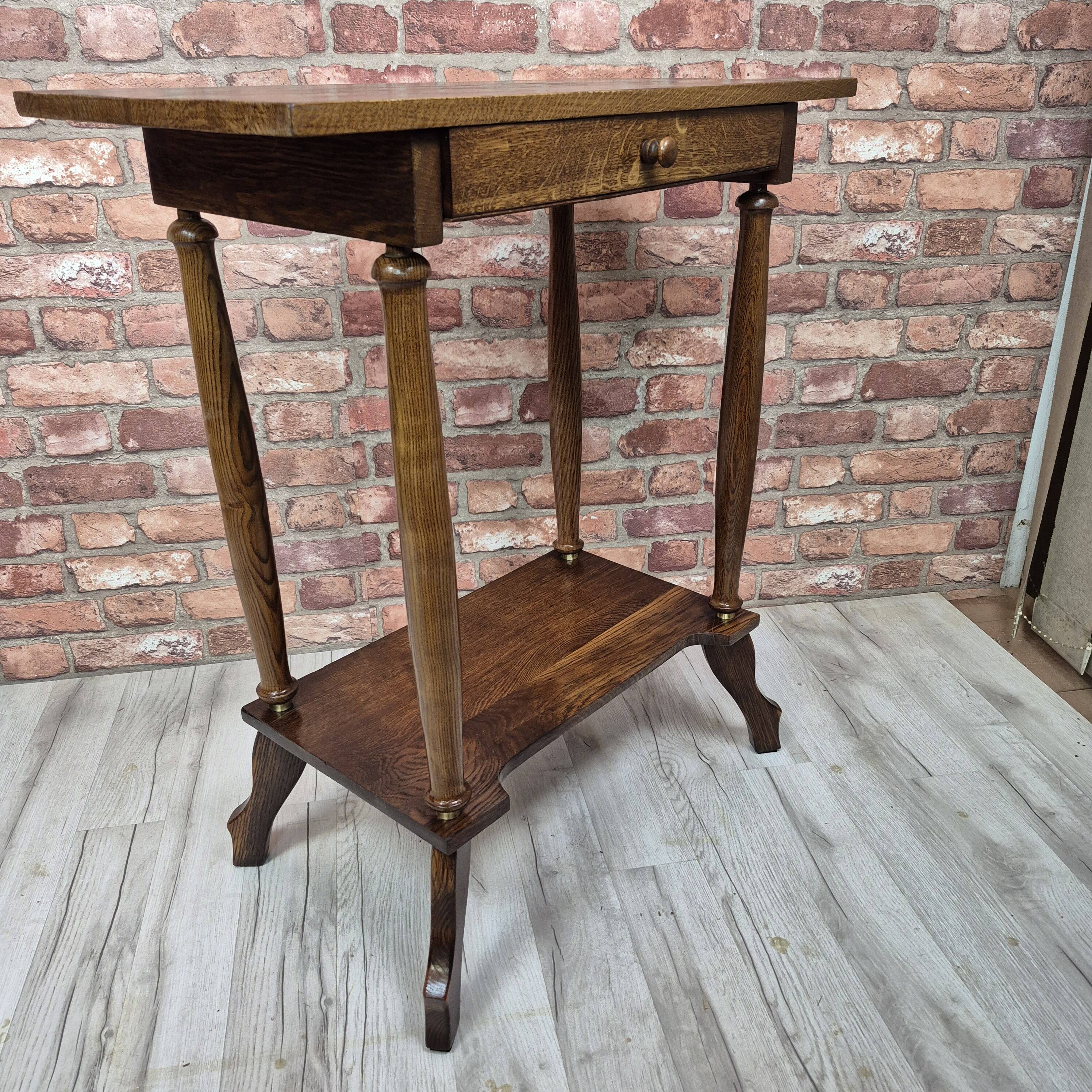 Table d'appoint en chêne ancien avec tiroir, vers 1900