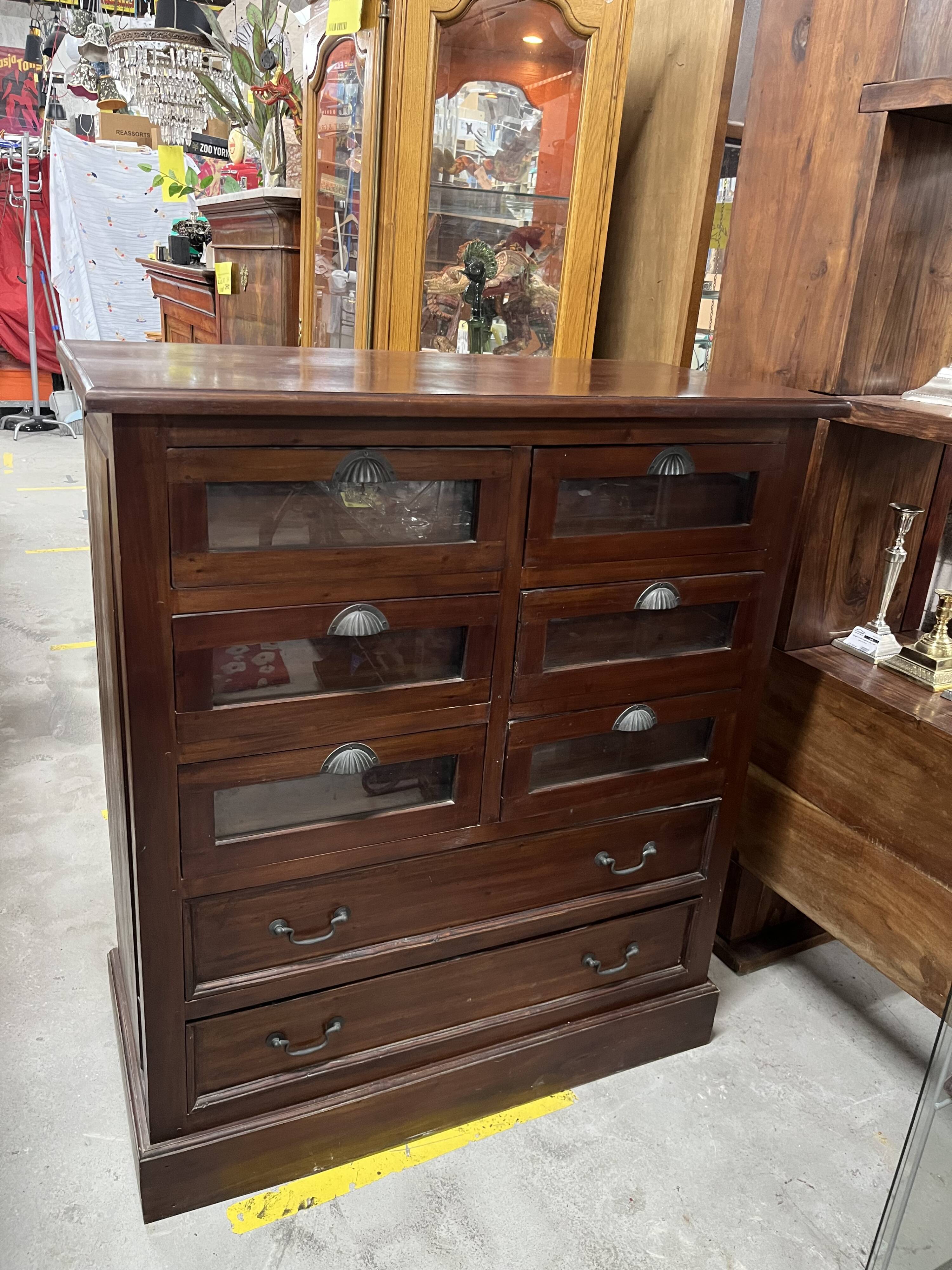 commode en bois exotique