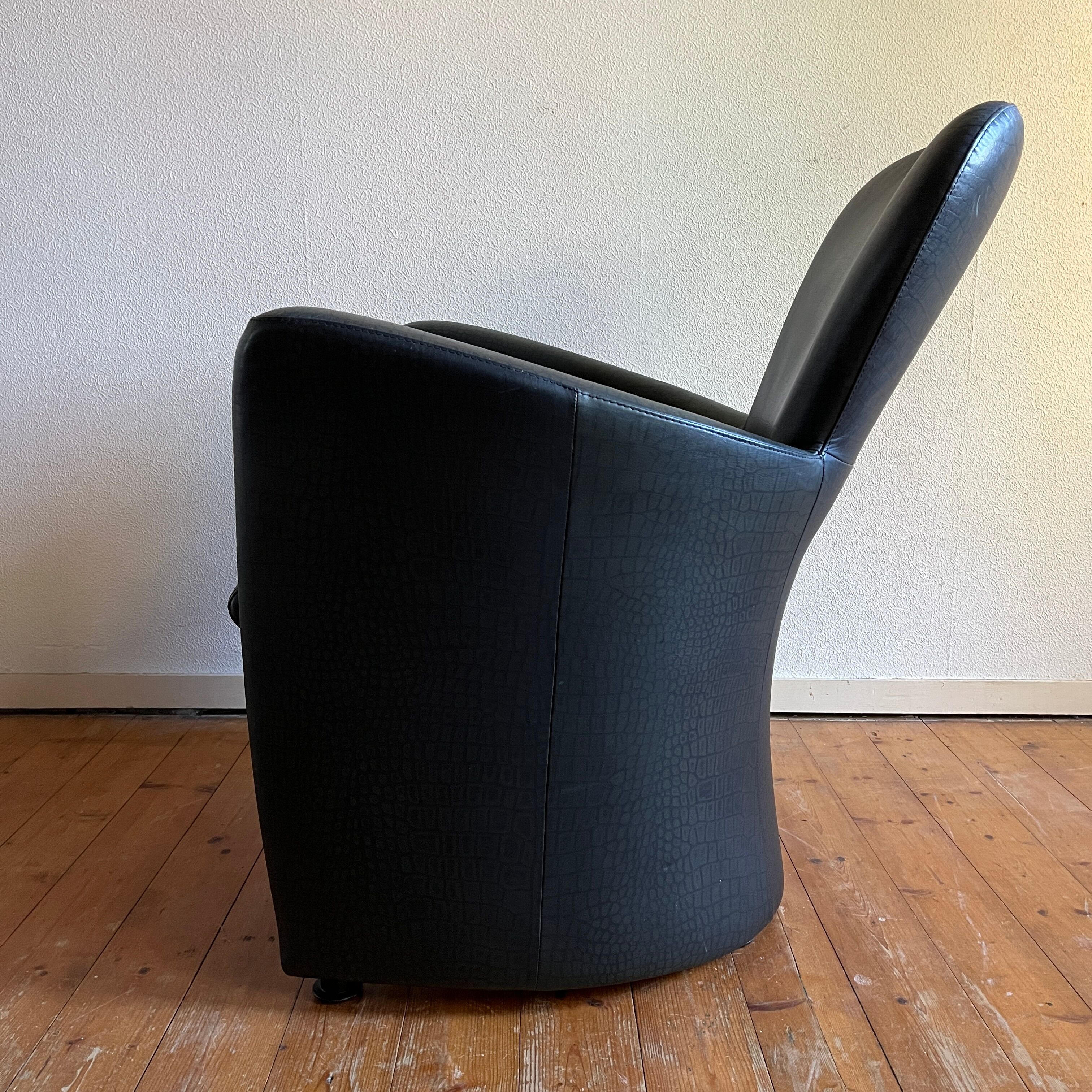 Dutch design easy chair Amphora by Leolux faux leather upholstery