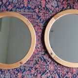 Paire de miroirs ronds scandinaves en pin 70's